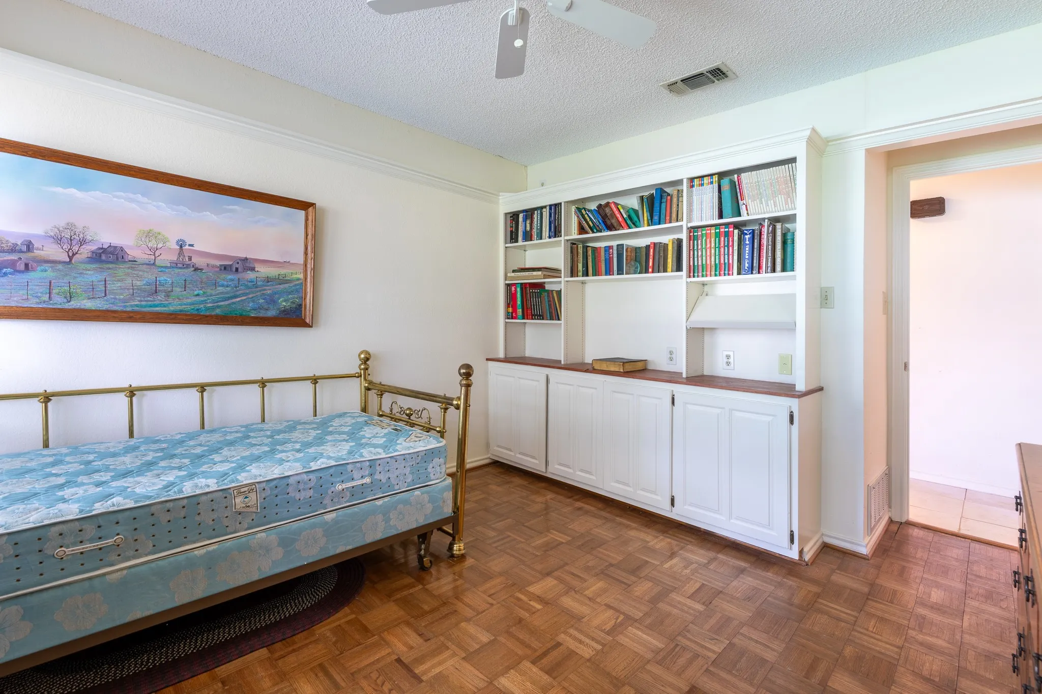 Single Family Residence For Sale in Tarrant County , 1525 Inverness Road, Mansfield, Texas 76063, 3 Bedrooms, 2 Bathrooms, 2 Garage spaces, 2,732 Sqft, built in 1979, Price $416,000, mls#21297497, Real Estate Agent in Mansfield, Homes For Sale in Tarrant county, Homes For Sale in Mansfield, Realtor in Mansfield Texas, Real Estate Brokerage Independent Realty Texas, Luminita Cordes Realtor