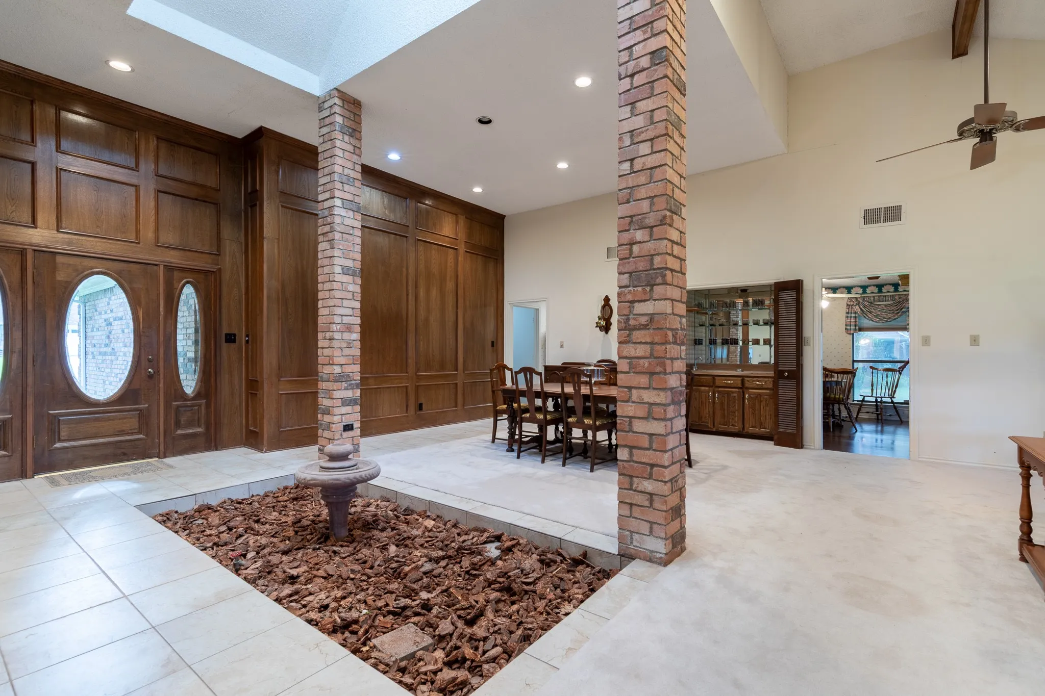 Single Family Residence For Sale in Tarrant County , 1525 Inverness Road, Mansfield, Texas 76063, 3 Bedrooms, 2 Bathrooms, 2 Garage spaces, 2,732 Sqft, built in 1979, Price $416,000, mls#21297497, Real Estate Agent in Mansfield, Homes For Sale in Tarrant county, Homes For Sale in Mansfield, Realtor in Mansfield Texas, Real Estate Brokerage Independent Realty Texas, Luminita Cordes Realtor