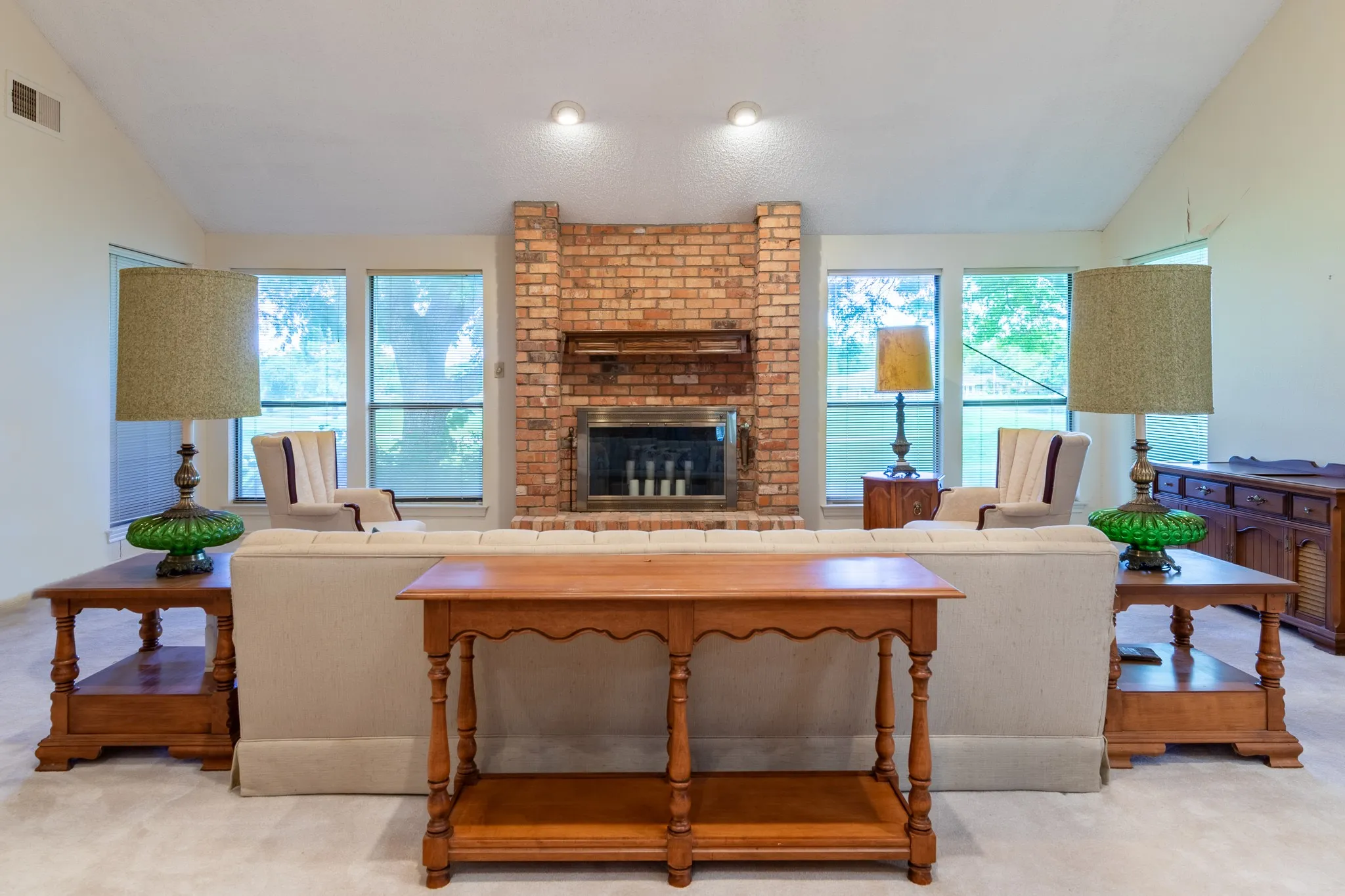 Single Family Residence For Sale in Tarrant County , 1525 Inverness Road, Mansfield, Texas 76063, 3 Bedrooms, 2 Bathrooms, 2 Garage spaces, 2,732 Sqft, built in 1979, Price $416,000, mls#21297497, Real Estate Agent in Mansfield, Homes For Sale in Tarrant county, Homes For Sale in Mansfield, Realtor in Mansfield Texas, Real Estate Brokerage Independent Realty Texas, Luminita Cordes Realtor