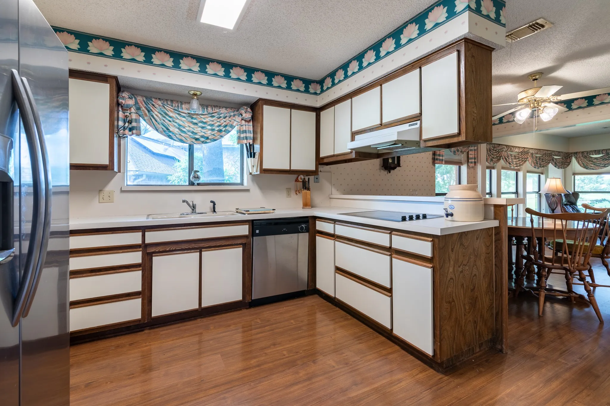 Single Family Residence For Sale in Tarrant County , 1525 Inverness Road, Mansfield, Texas 76063, 3 Bedrooms, 2 Bathrooms, 2 Garage spaces, 2,732 Sqft, built in 1979, Price $416,000, mls#21297497, Real Estate Agent in Mansfield, Homes For Sale in Tarrant county, Homes For Sale in Mansfield, Realtor in Mansfield Texas, Real Estate Brokerage Independent Realty Texas, Luminita Cordes Realtor
