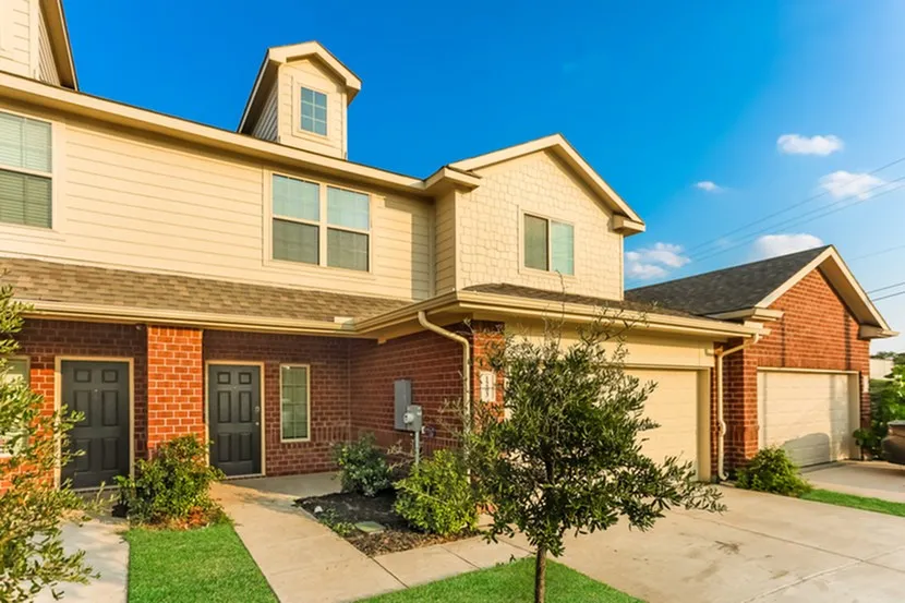 Single Family Residence For Rent in Ellis County , 1203 Mallard Cove, Ennis, Texas 75119, 3 Bedroom, 3 Bathroom, 2 Garage spaces, 1,999 Sqft, built in 2021, mls#21297804, Real Estate Agent in Ennis, Homes For Rent in Ellis county, Homes For Rent in Ennis, Realtor in Ennis Texas, Real Estate Brokerage Independent Realty Texas, Luminita Cordes Realtor