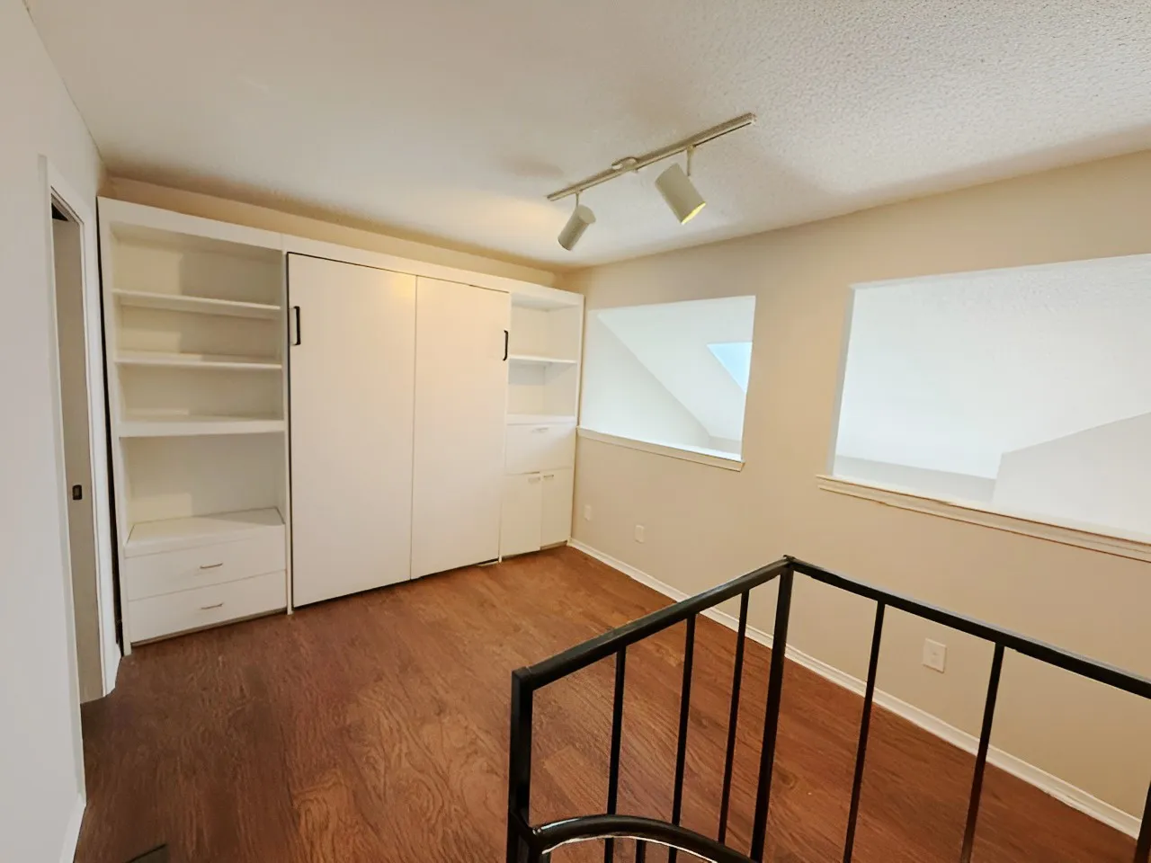 Condominium For Sale in Dallas County , 5590 Spring Valley Road F202, Dallas, Texas 75254, 2 Bedroom, 2 Bathroom, 1 Garage spaces, 870 Sqft, built in 1983, mls#21297807, Real Estate Agent in Dallas, Homes For Sale in Dallas county, Homes For Sale in Dallas, Realtor in Dallas Texas, Real Estate Brokerage Independent Realty Texas, Luminita Cordes Realtor