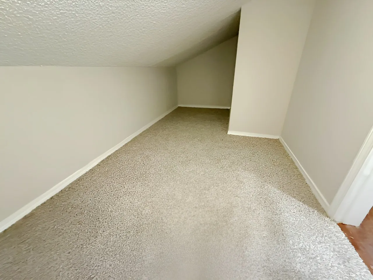 Condominium For Sale in Dallas County , 5590 Spring Valley Road F202, Dallas, Texas 75254, 2 Bedroom, 2 Bathroom, 1 Garage spaces, 870 Sqft, built in 1983, mls#21297807, Real Estate Agent in Dallas, Homes For Sale in Dallas county, Homes For Sale in Dallas, Realtor in Dallas Texas, Real Estate Brokerage Independent Realty Texas, Luminita Cordes Realtor