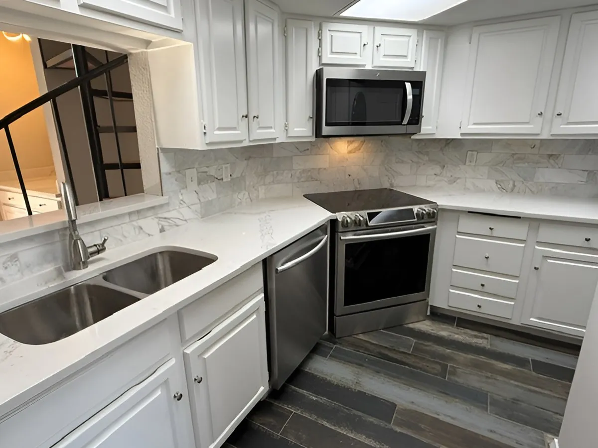 Condominium For Sale in Dallas County , 5590 Spring Valley Road F202, Dallas, Texas 75254, 2 Bedroom, 2 Bathroom, 1 Garage spaces, 870 Sqft, built in 1983, mls#21297807, Real Estate Agent in Dallas, Homes For Sale in Dallas county, Homes For Sale in Dallas, Realtor in Dallas Texas, Real Estate Brokerage Independent Realty Texas, Luminita Cordes Realtor