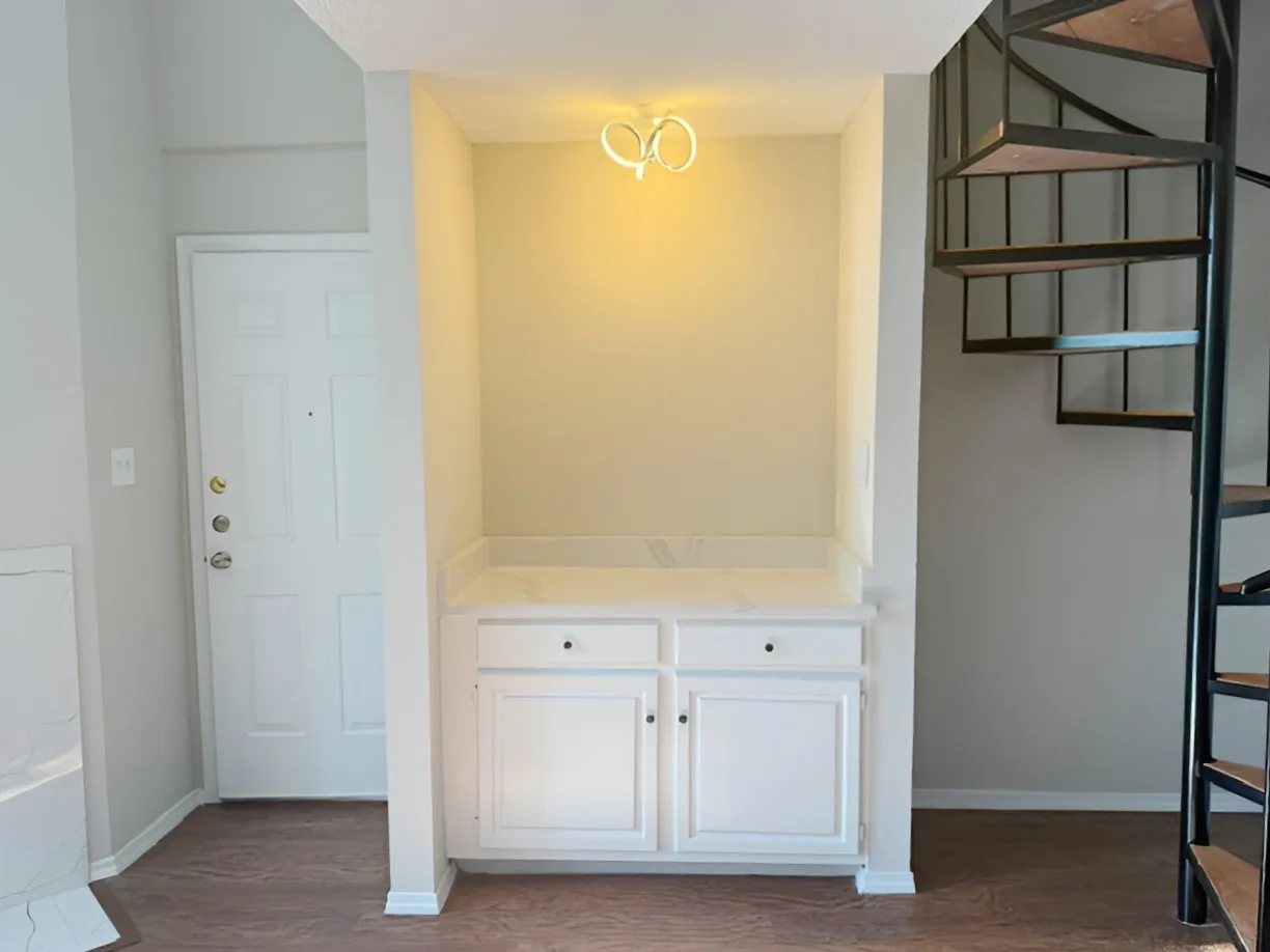Condominium For Sale in Dallas County , 5590 Spring Valley Road F202, Dallas, Texas 75254, 2 Bedroom, 2 Bathroom, 1 Garage spaces, 870 Sqft, built in 1983, mls#21297807, Real Estate Agent in Dallas, Homes For Sale in Dallas county, Homes For Sale in Dallas, Realtor in Dallas Texas, Real Estate Brokerage Independent Realty Texas, Luminita Cordes Realtor