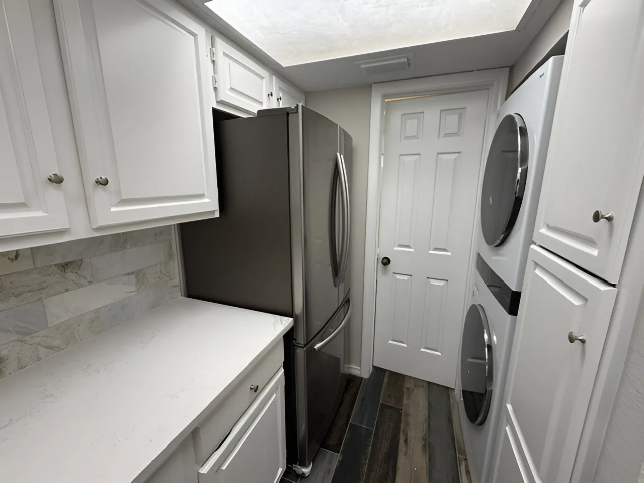 Condominium For Sale in Dallas County , 5590 Spring Valley Road F202, Dallas, Texas 75254, 2 Bedroom, 2 Bathroom, 1 Garage spaces, 870 Sqft, built in 1983, mls#21297807, Real Estate Agent in Dallas, Homes For Sale in Dallas county, Homes For Sale in Dallas, Realtor in Dallas Texas, Real Estate Brokerage Independent Realty Texas, Luminita Cordes Realtor