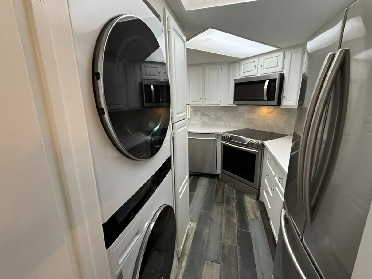 Condominium For Sale in Dallas County , 5590 Spring Valley Road F202, Dallas, Texas 75254, 2 Bedroom, 2 Bathroom, 1 Garage spaces, 870 Sqft, built in 1983, mls#21297807, Real Estate Agent in Dallas, Homes For Sale in Dallas county, Homes For Sale in Dallas, Realtor in Dallas Texas, Real Estate Brokerage Independent Realty Texas, Luminita Cordes Realtor