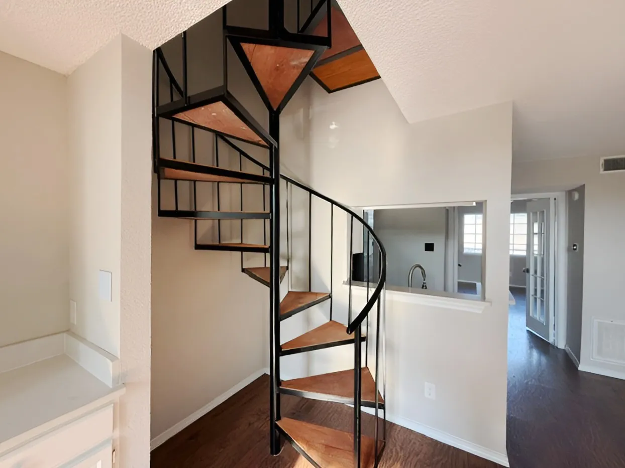 Condominium For Sale in Dallas County , 5590 Spring Valley Road F202, Dallas, Texas 75254, 2 Bedroom, 2 Bathroom, 1 Garage spaces, 870 Sqft, built in 1983, mls#21297807, Real Estate Agent in Dallas, Homes For Sale in Dallas county, Homes For Sale in Dallas, Realtor in Dallas Texas, Real Estate Brokerage Independent Realty Texas, Luminita Cordes Realtor