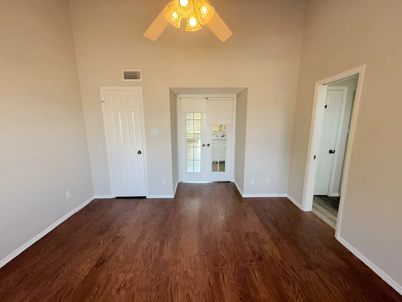 Condominium For Sale in Dallas County , 5590 Spring Valley Road F202, Dallas, Texas 75254, 2 Bedroom, 2 Bathroom, 1 Garage spaces, 870 Sqft, built in 1983, mls#21297807, Real Estate Agent in Dallas, Homes For Sale in Dallas county, Homes For Sale in Dallas, Realtor in Dallas Texas, Real Estate Brokerage Independent Realty Texas, Luminita Cordes Realtor