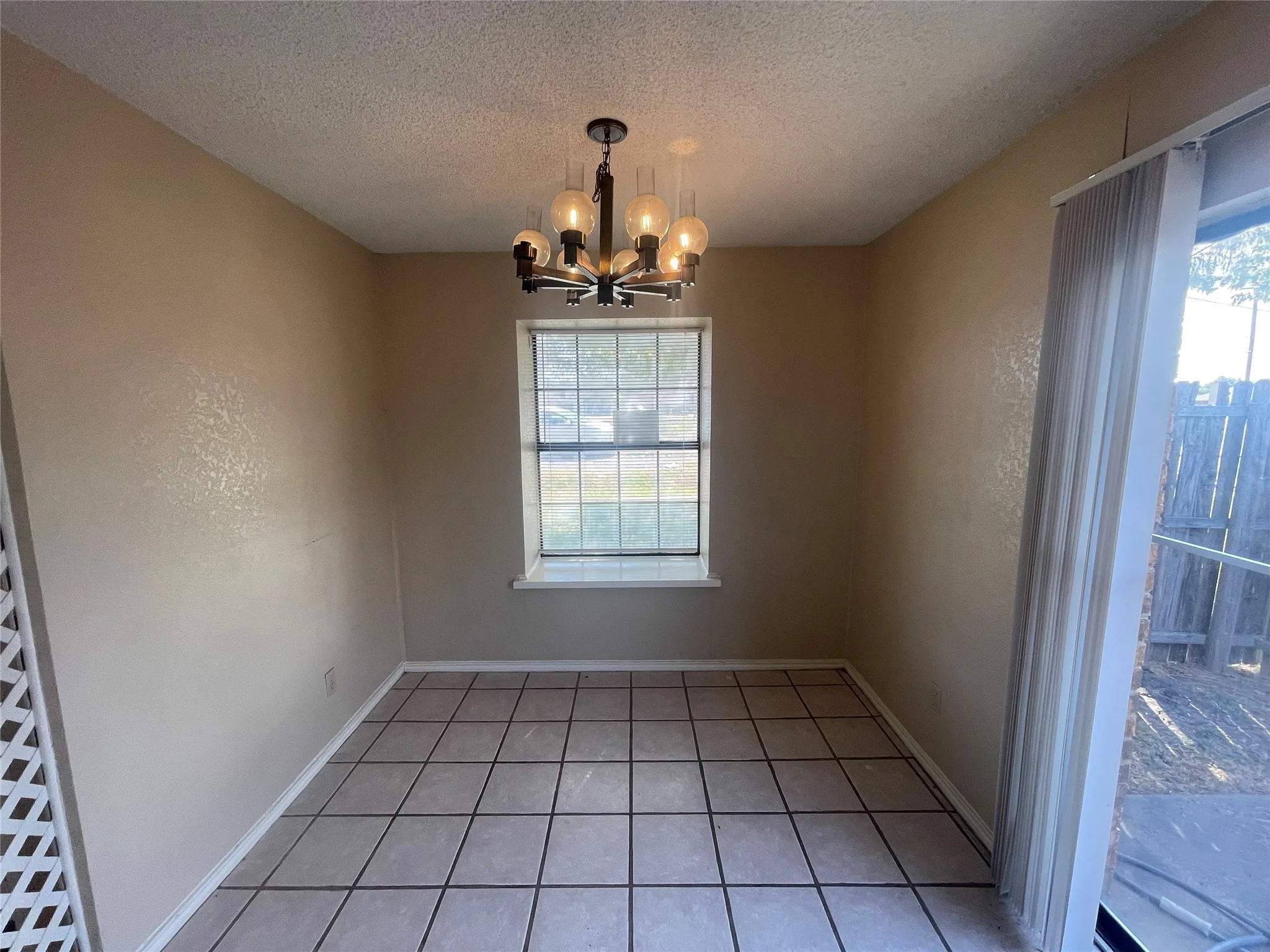 Duplex For Rent in Dallas County , 2709 Stanford Street A, Rowlett, Texas 75088, 2 Bedroom, 2 Bathroom, 1 Garage spaces, 1,008 Sqft, built in 1985, mls#21297761, Real Estate Agent in Rowlett, Homes For Rent in Dallas county, Homes For Rent in Rowlett, Realtor in Rowlett Texas, Real Estate Brokerage Independent Realty Texas, Luminita Cordes Realtor