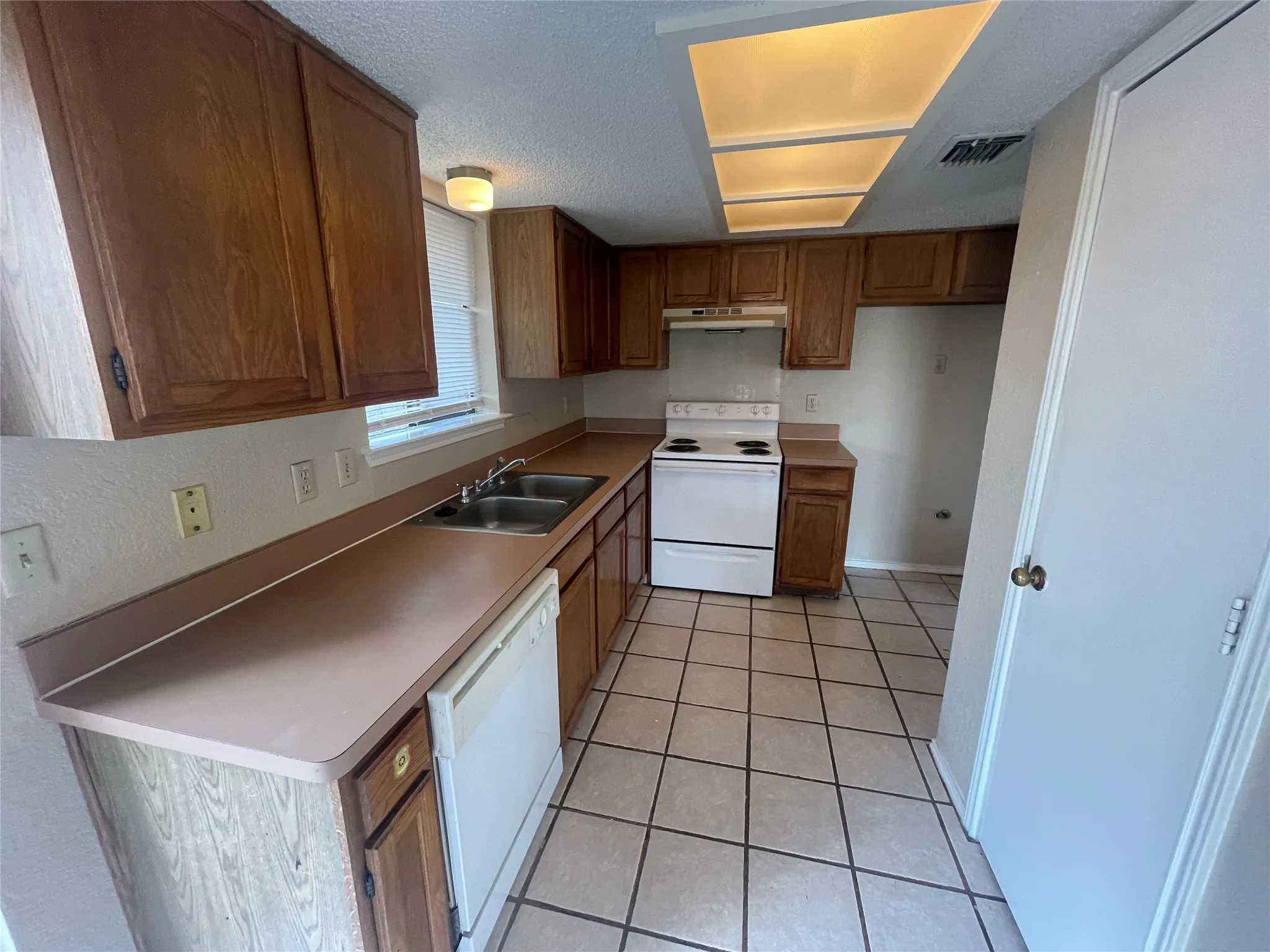 Duplex For Rent in Dallas County , 2709 Stanford Street A, Rowlett, Texas 75088, 2 Bedroom, 2 Bathroom, 1 Garage spaces, 1,008 Sqft, built in 1985, mls#21297761, Real Estate Agent in Rowlett, Homes For Rent in Dallas county, Homes For Rent in Rowlett, Realtor in Rowlett Texas, Real Estate Brokerage Independent Realty Texas, Luminita Cordes Realtor