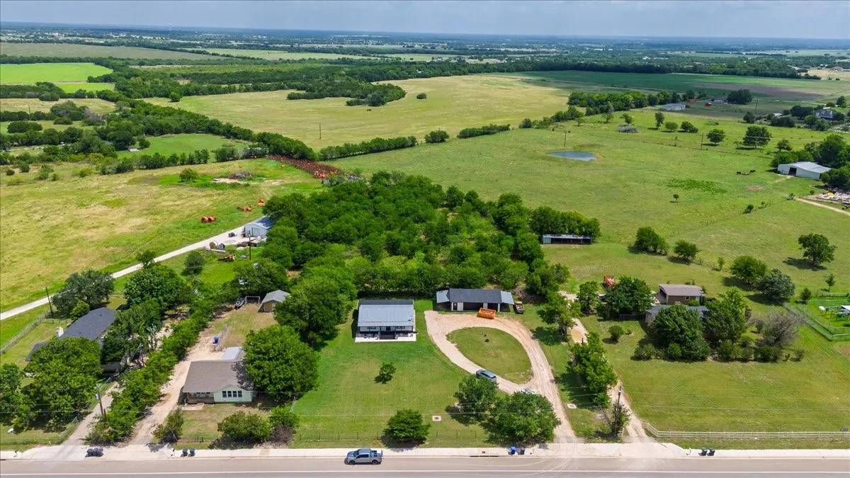 Single Family Residence For Sale in Mc Lennan County , 11725 China Spring Road, Waco, Texas 76708, 3 Bedroom, 2 Bathroom, 3 Garage spaces, 1,540 Sqft, built in 1997, mls#21297160, Real Estate Agent in Waco, Homes For Sale in Mc Lennan county, Homes For Sale in Waco, Realtor in Waco Texas, Real Estate Brokerage Independent Realty Texas, Luminita Cordes Realtor