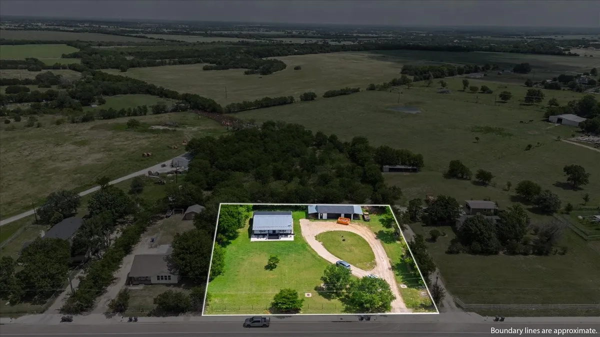 Single Family Residence For Sale in Mc Lennan County , 11725 China Spring Road, Waco, Texas 76708, 3 Bedroom, 2 Bathroom, 3 Garage spaces, 1,540 Sqft, built in 1997, mls#21297160, Real Estate Agent in Waco, Homes For Sale in Mc Lennan county, Homes For Sale in Waco, Realtor in Waco Texas, Real Estate Brokerage Independent Realty Texas, Luminita Cordes Realtor