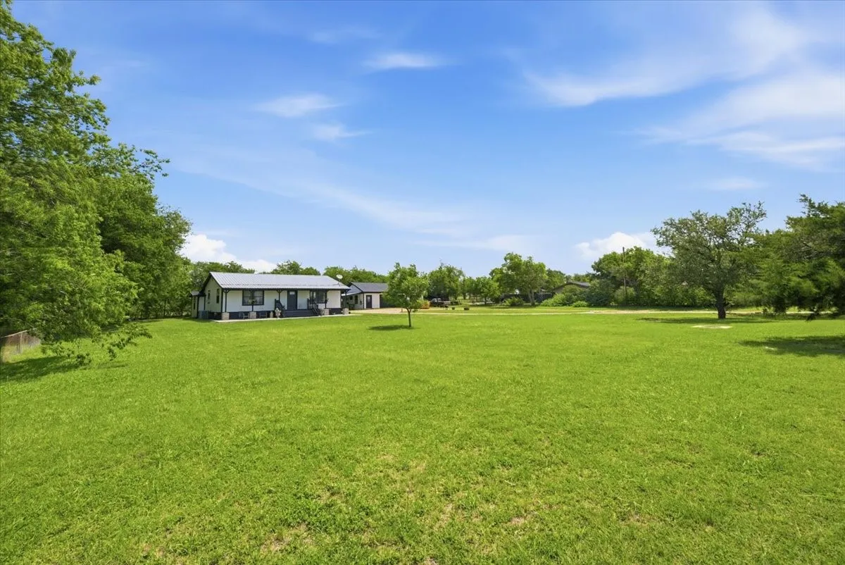 Single Family Residence For Sale in Mc Lennan County , 11725 China Spring Road, Waco, Texas 76708, 3 Bedroom, 2 Bathroom, 3 Garage spaces, 1,540 Sqft, built in 1997, mls#21297160, Real Estate Agent in Waco, Homes For Sale in Mc Lennan county, Homes For Sale in Waco, Realtor in Waco Texas, Real Estate Brokerage Independent Realty Texas, Luminita Cordes Realtor
