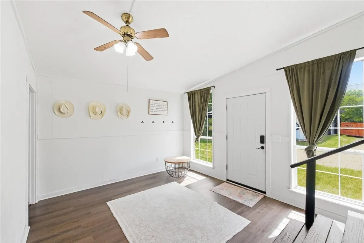 Single Family Residence For Sale in Mc Lennan County , 11725 China Spring Road, Waco, Texas 76708, 3 Bedroom, 2 Bathroom, 3 Garage spaces, 1,540 Sqft, built in 1997, mls#21297160, Real Estate Agent in Waco, Homes For Sale in Mc Lennan county, Homes For Sale in Waco, Realtor in Waco Texas, Real Estate Brokerage Independent Realty Texas, Luminita Cordes Realtor