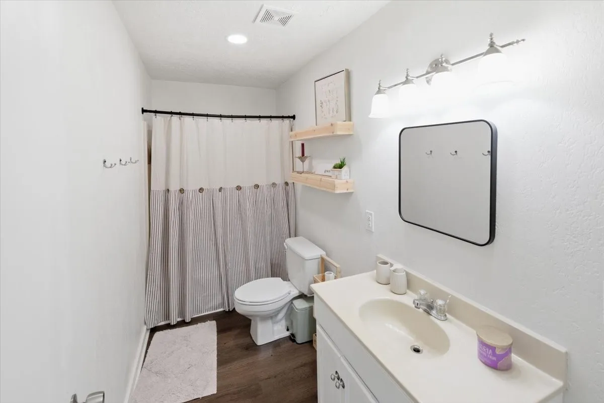 Single Family Residence For Sale in Mc Lennan County , 11725 China Spring Road, Waco, Texas 76708, 3 Bedroom, 2 Bathroom, 3 Garage spaces, 1,540 Sqft, built in 1997, mls#21297160, Real Estate Agent in Waco, Homes For Sale in Mc Lennan county, Homes For Sale in Waco, Realtor in Waco Texas, Real Estate Brokerage Independent Realty Texas, Luminita Cordes Realtor