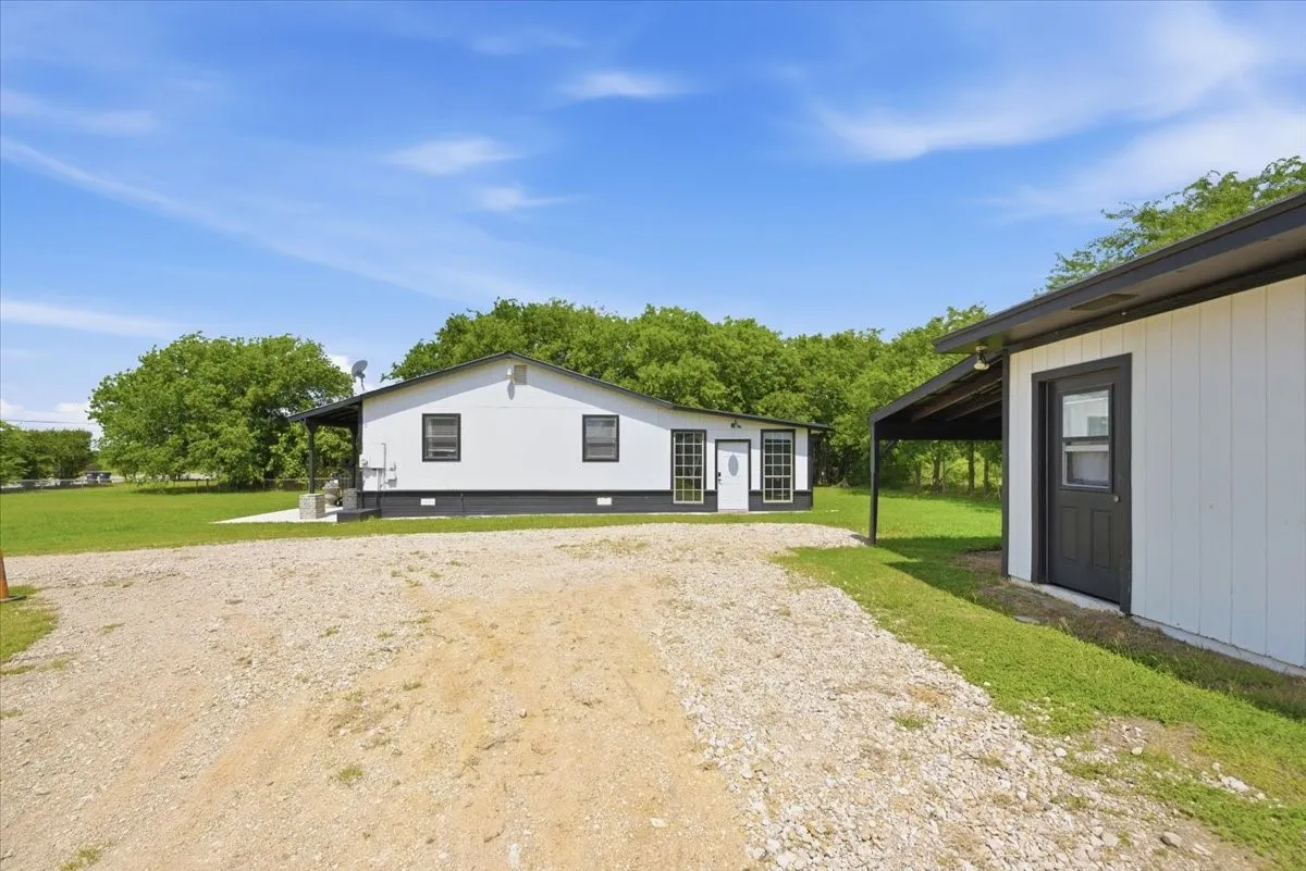 Single Family Residence For Sale in Mc Lennan County , 11725 China Spring Road, Waco, Texas 76708, 3 Bedroom, 2 Bathroom, 3 Garage spaces, 1,540 Sqft, built in 1997, mls#21297160, Real Estate Agent in Waco, Homes For Sale in Mc Lennan county, Homes For Sale in Waco, Realtor in Waco Texas, Real Estate Brokerage Independent Realty Texas, Luminita Cordes Realtor