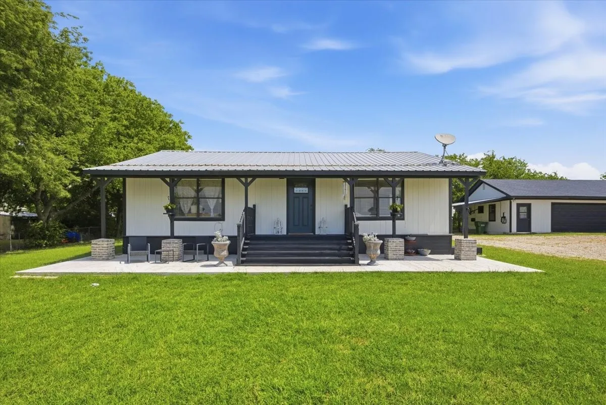 Single Family Residence For Sale in Mc Lennan County , 11725 China Spring Road, Waco, Texas 76708, 3 Bedroom, 2 Bathroom, 3 Garage spaces, 1,540 Sqft, built in 1997, mls#21297160, Real Estate Agent in Waco, Homes For Sale in Mc Lennan county, Homes For Sale in Waco, Realtor in Waco Texas, Real Estate Brokerage Independent Realty Texas, Luminita Cordes Realtor