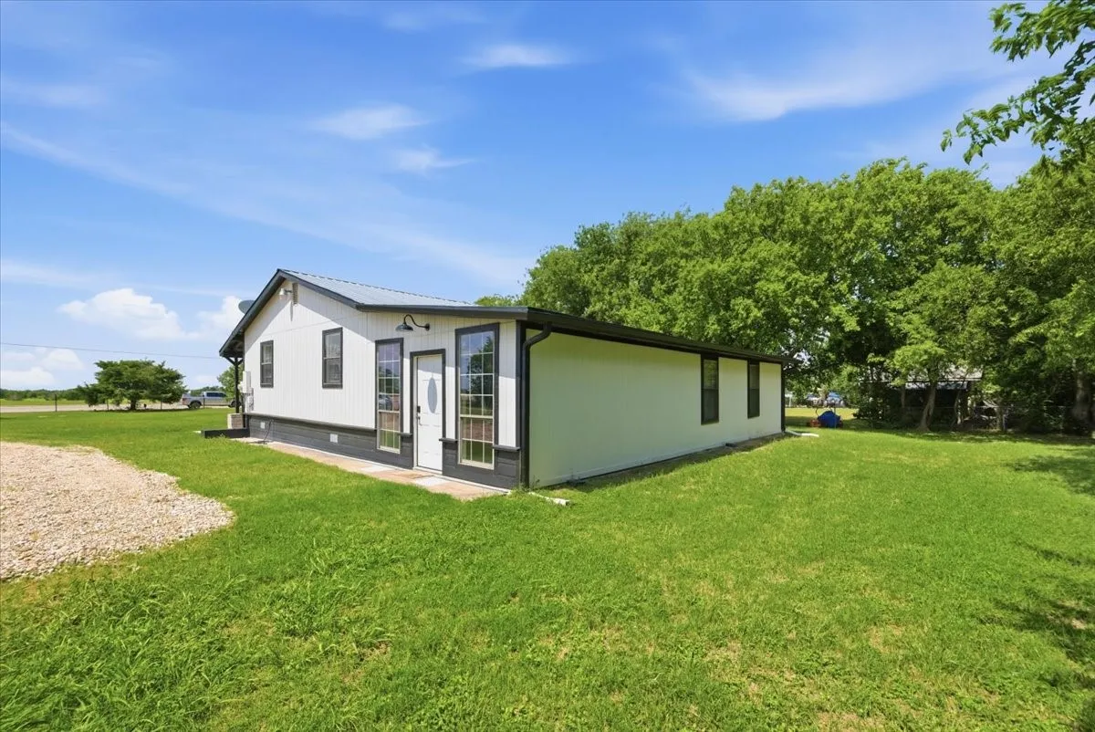 Single Family Residence For Sale in Mc Lennan County , 11725 China Spring Road, Waco, Texas 76708, 3 Bedroom, 2 Bathroom, 3 Garage spaces, 1,540 Sqft, built in 1997, mls#21297160, Real Estate Agent in Waco, Homes For Sale in Mc Lennan county, Homes For Sale in Waco, Realtor in Waco Texas, Real Estate Brokerage Independent Realty Texas, Luminita Cordes Realtor