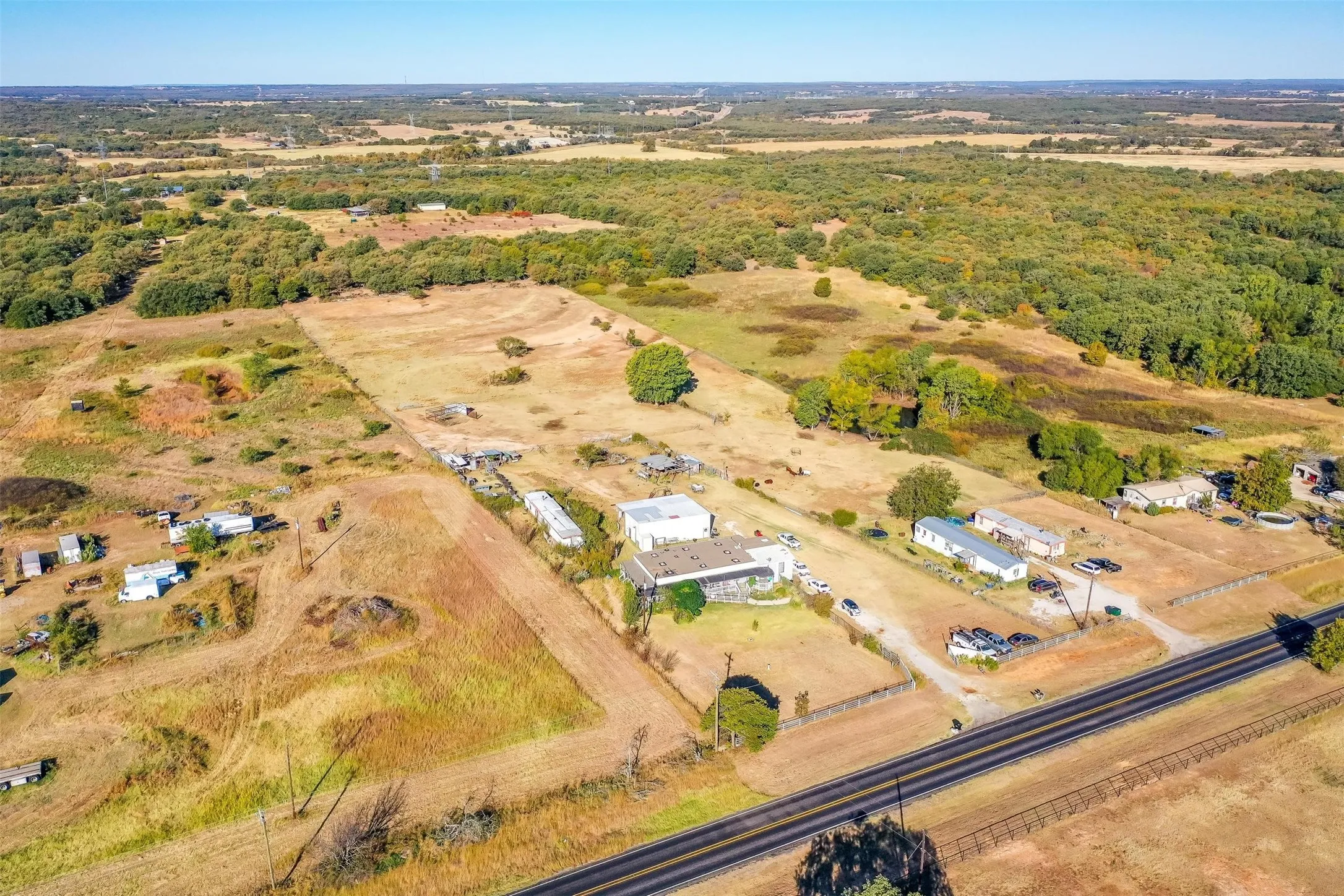 Manufactured Home For Sale in Wise County , 7866 FM 920, Poolville, Texas 76487, 4 Bedroom, 2 Bathroom, Garage spaces, 2,720 Sqft, built in 1980, mls#21297851, Real Estate Agent in Poolville, Homes For Sale in Wise county, Homes For Sale in Poolville, Realtor in Poolville Texas, Real Estate Brokerage Independent Realty Texas, Luminita Cordes Realtor