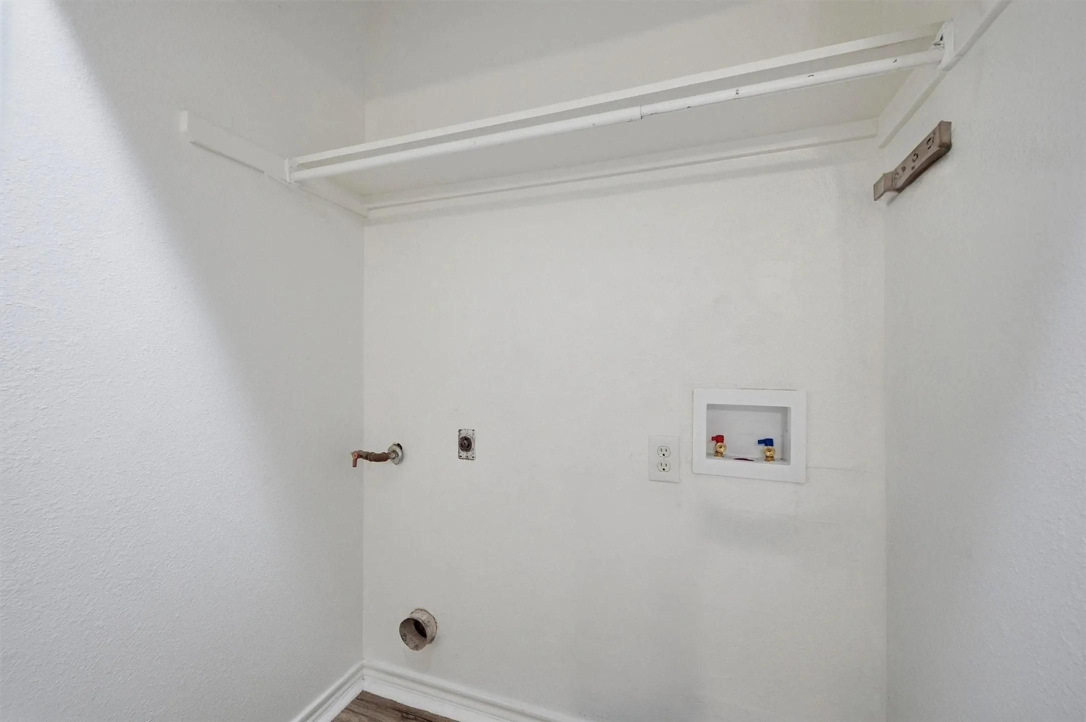 Duplex For Rent in Grayson County , 906 W Houston Street, Sherman, Texas 75092, 3 Bedroom, 2 Bathroom, 1 Garage spaces, 1,216 Sqft, built in 1998, mls#21297849, Real Estate Agent in Sherman, Homes For Rent in Grayson county, Homes For Rent in Sherman, Realtor in Sherman Texas, Real Estate Brokerage Independent Realty Texas, Luminita Cordes Realtor