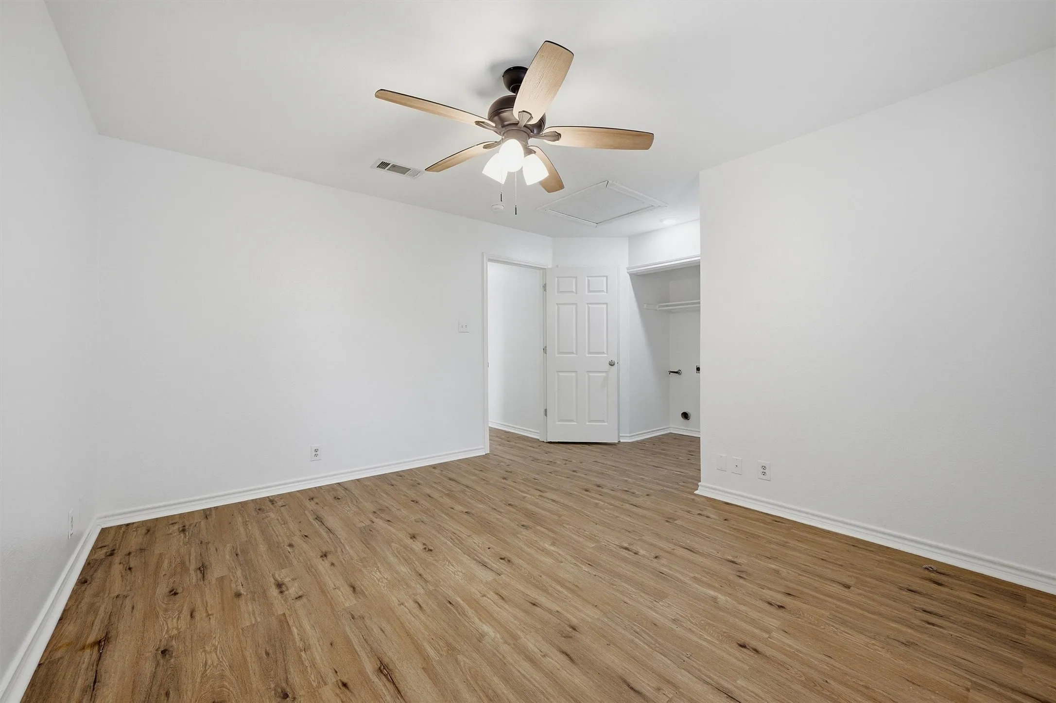 Duplex For Rent in Grayson County , 906 W Houston Street, Sherman, Texas 75092, 3 Bedroom, 2 Bathroom, 1 Garage spaces, 1,216 Sqft, built in 1998, mls#21297849, Real Estate Agent in Sherman, Homes For Rent in Grayson county, Homes For Rent in Sherman, Realtor in Sherman Texas, Real Estate Brokerage Independent Realty Texas, Luminita Cordes Realtor