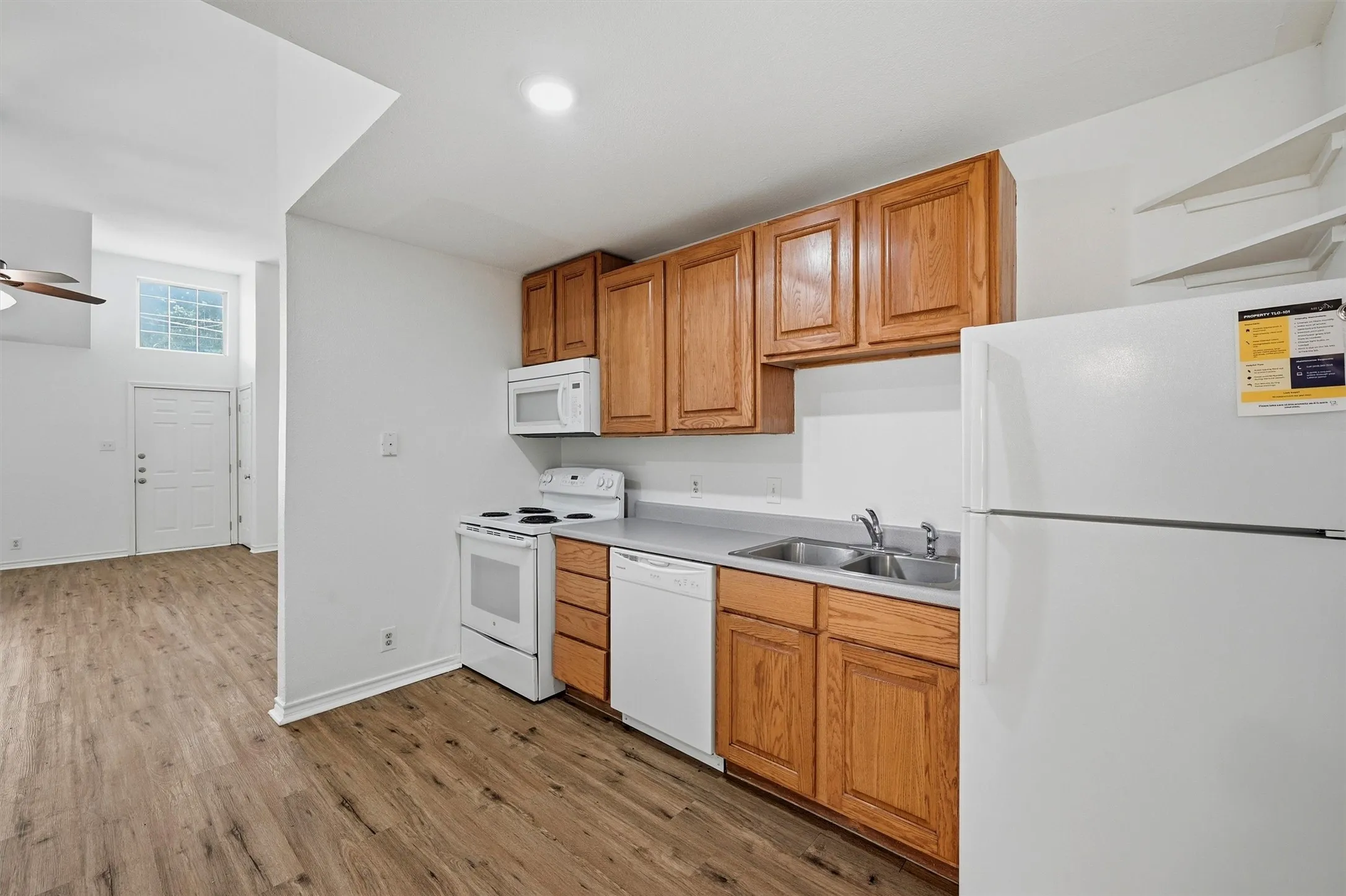 Duplex For Rent in Grayson County , 906 W Houston Street, Sherman, Texas 75092, 3 Bedroom, 2 Bathroom, 1 Garage spaces, 1,216 Sqft, built in 1998, mls#21297849, Real Estate Agent in Sherman, Homes For Rent in Grayson county, Homes For Rent in Sherman, Realtor in Sherman Texas, Real Estate Brokerage Independent Realty Texas, Luminita Cordes Realtor