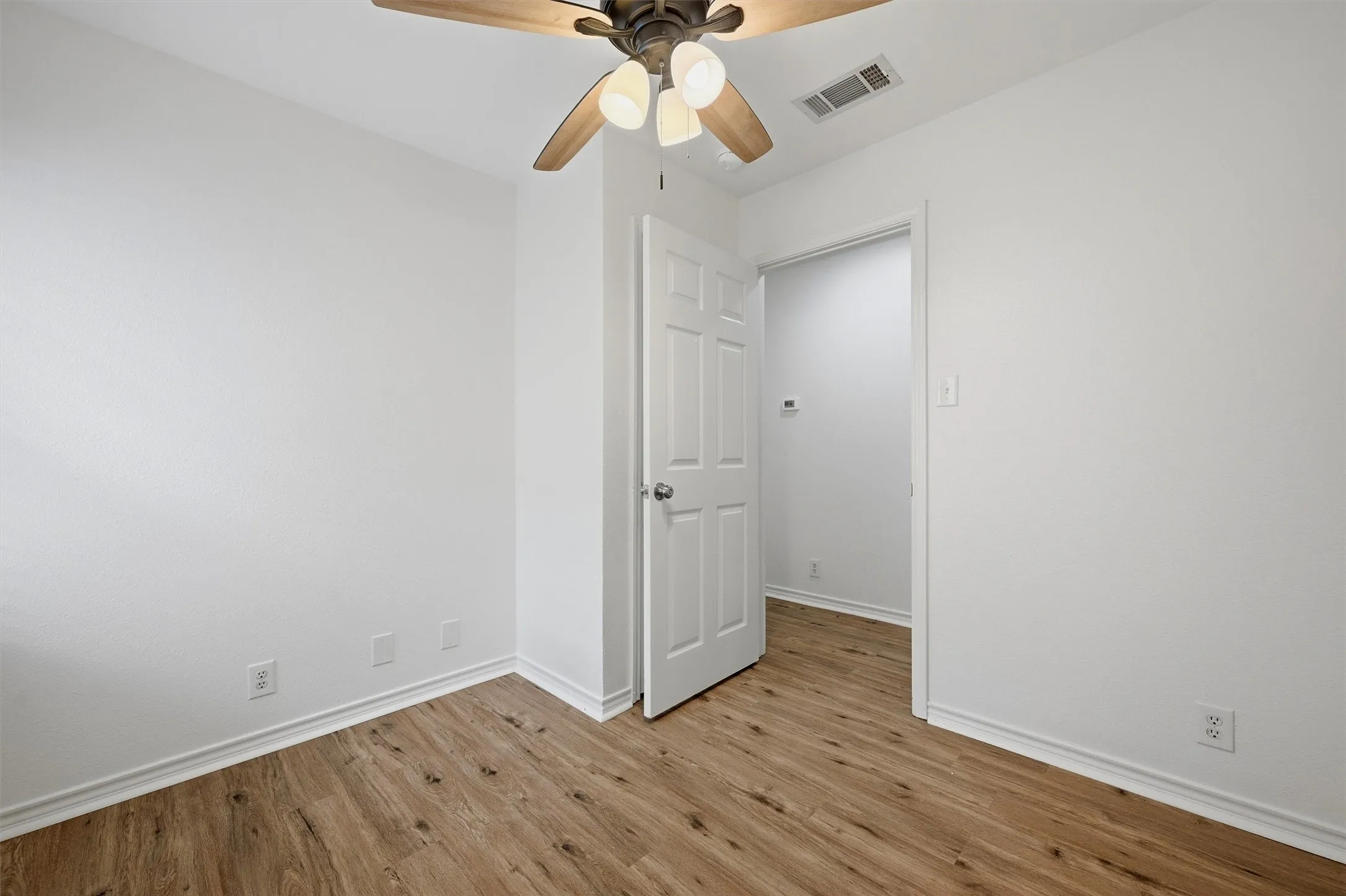 Duplex For Rent in Grayson County , 906 W Houston Street, Sherman, Texas 75092, 3 Bedroom, 2 Bathroom, 1 Garage spaces, 1,216 Sqft, built in 1998, mls#21297849, Real Estate Agent in Sherman, Homes For Rent in Grayson county, Homes For Rent in Sherman, Realtor in Sherman Texas, Real Estate Brokerage Independent Realty Texas, Luminita Cordes Realtor