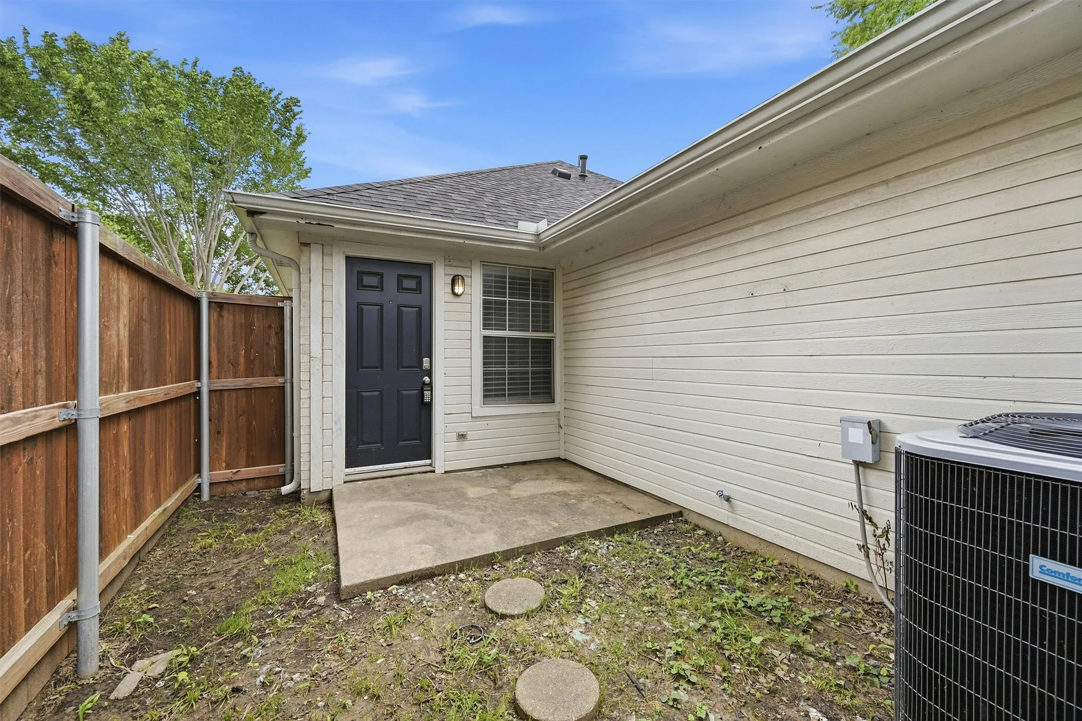 Duplex For Rent in Grayson County , 906 W Houston Street, Sherman, Texas 75092, 3 Bedroom, 2 Bathroom, 1 Garage spaces, 1,216 Sqft, built in 1998, mls#21297849, Real Estate Agent in Sherman, Homes For Rent in Grayson county, Homes For Rent in Sherman, Realtor in Sherman Texas, Real Estate Brokerage Independent Realty Texas, Luminita Cordes Realtor