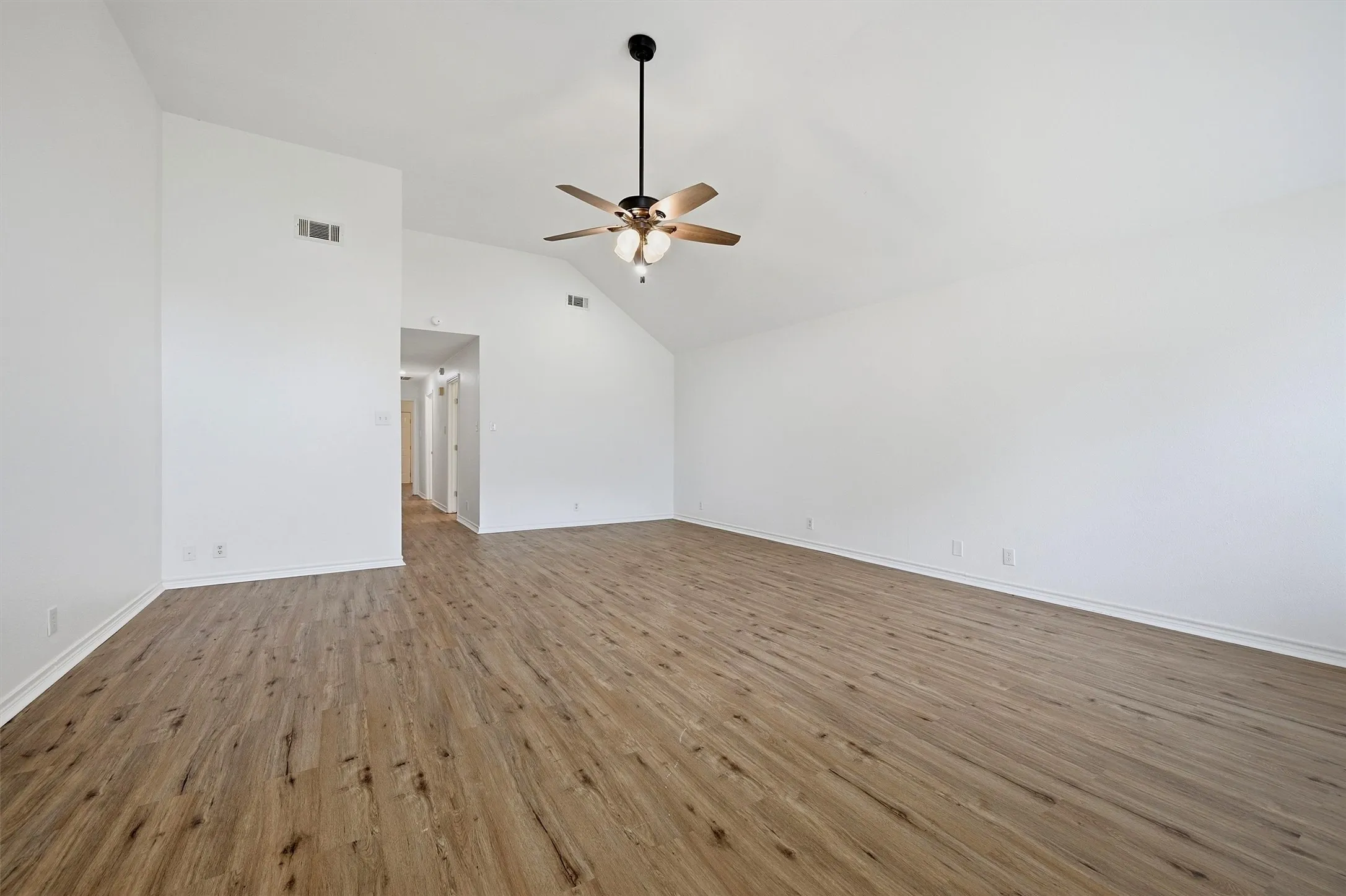 Duplex For Rent in Grayson County , 906 W Houston Street, Sherman, Texas 75092, 3 Bedroom, 2 Bathroom, 1 Garage spaces, 1,216 Sqft, built in 1998, mls#21297849, Real Estate Agent in Sherman, Homes For Rent in Grayson county, Homes For Rent in Sherman, Realtor in Sherman Texas, Real Estate Brokerage Independent Realty Texas, Luminita Cordes Realtor