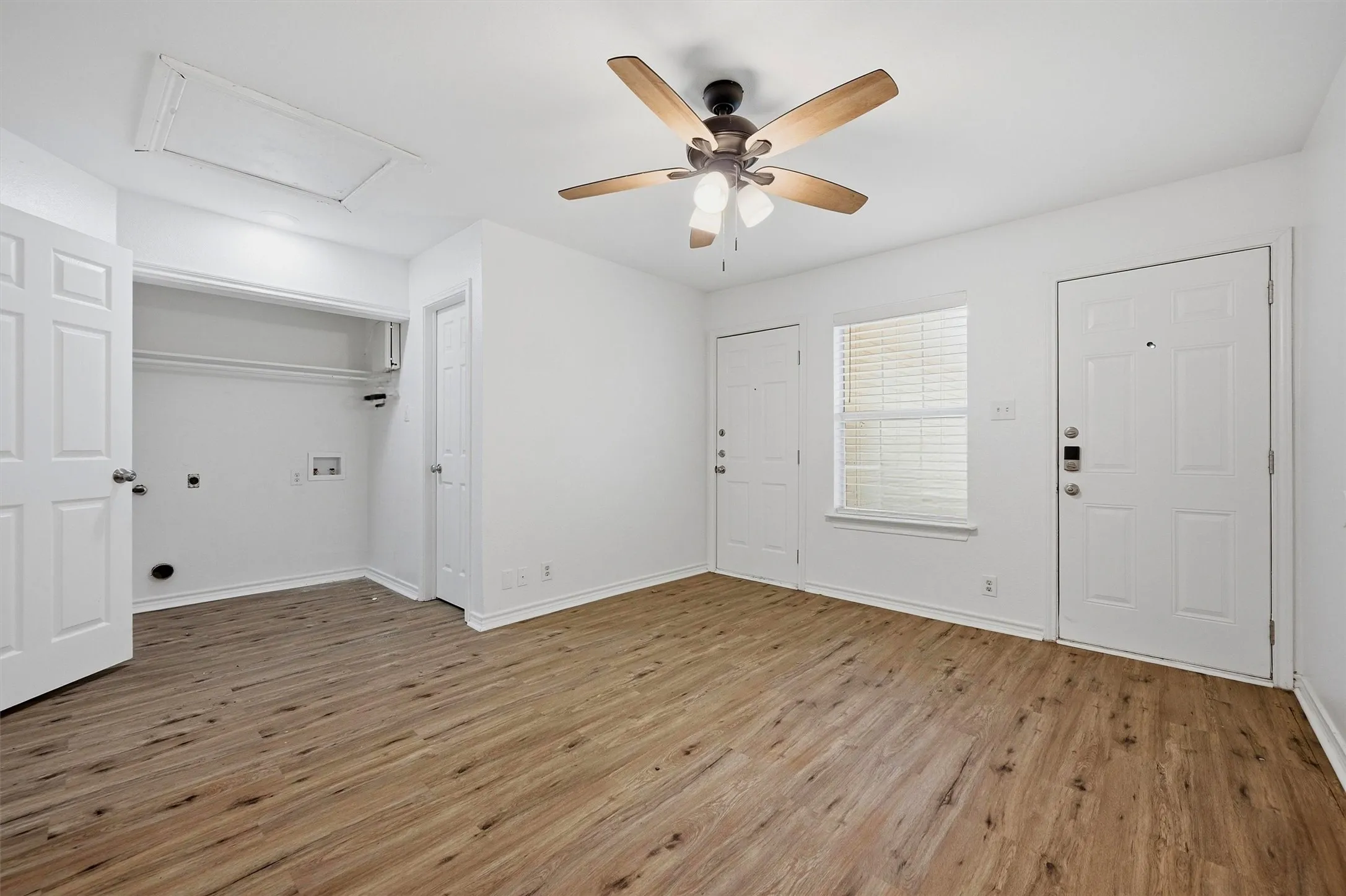 Duplex For Rent in Grayson County , 906 W Houston Street, Sherman, Texas 75092, 3 Bedroom, 2 Bathroom, 1 Garage spaces, 1,216 Sqft, built in 1998, mls#21297849, Real Estate Agent in Sherman, Homes For Rent in Grayson county, Homes For Rent in Sherman, Realtor in Sherman Texas, Real Estate Brokerage Independent Realty Texas, Luminita Cordes Realtor