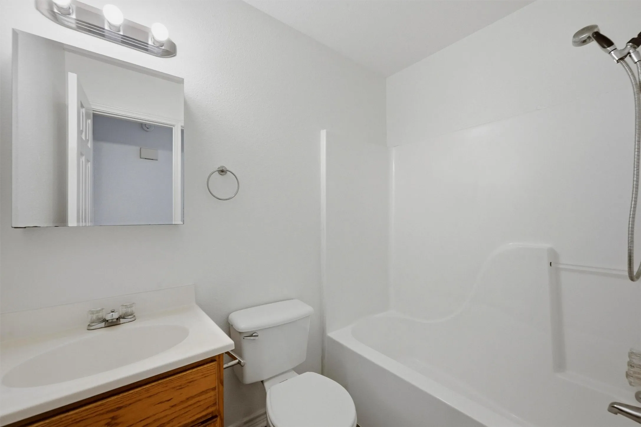 Duplex For Rent in Grayson County , 906 W Houston Street, Sherman, Texas 75092, 3 Bedroom, 2 Bathroom, 1 Garage spaces, 1,216 Sqft, built in 1998, mls#21297849, Real Estate Agent in Sherman, Homes For Rent in Grayson county, Homes For Rent in Sherman, Realtor in Sherman Texas, Real Estate Brokerage Independent Realty Texas, Luminita Cordes Realtor