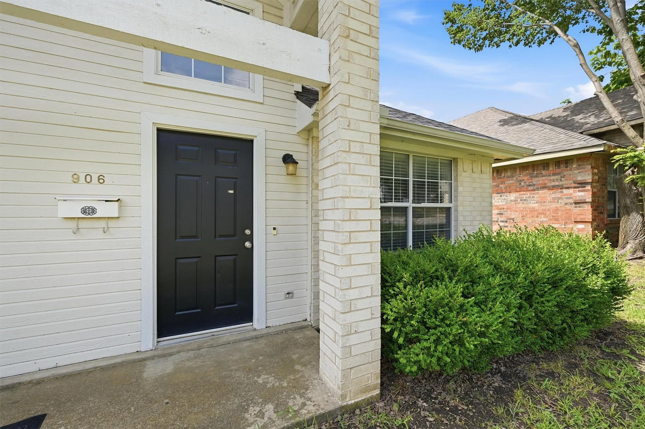 Duplex For Rent in Grayson County , 906 W Houston Street, Sherman, Texas 75092, 3 Bedroom, 2 Bathroom, 1 Garage spaces, 1,216 Sqft, built in 1998, mls#21297849, Real Estate Agent in Sherman, Homes For Rent in Grayson county, Homes For Rent in Sherman, Realtor in Sherman Texas, Real Estate Brokerage Independent Realty Texas, Luminita Cordes Realtor
