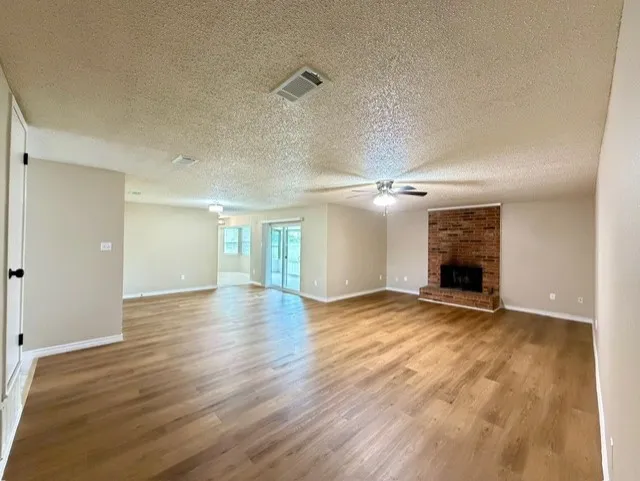 Single Family Residence For Sale in Bell County , 5905 Dan Drive, Killeen, Texas 76543, 4 Bedroom, 2 Bathroom, 2 Garage spaces, 1,752 Sqft, built in 1987, mls#21296958, Real Estate Agent in Killeen, Homes For Sale in Bell county, Homes For Sale in Killeen, Realtor in Killeen Texas, Real Estate Brokerage Independent Realty Texas, Luminita Cordes Realtor