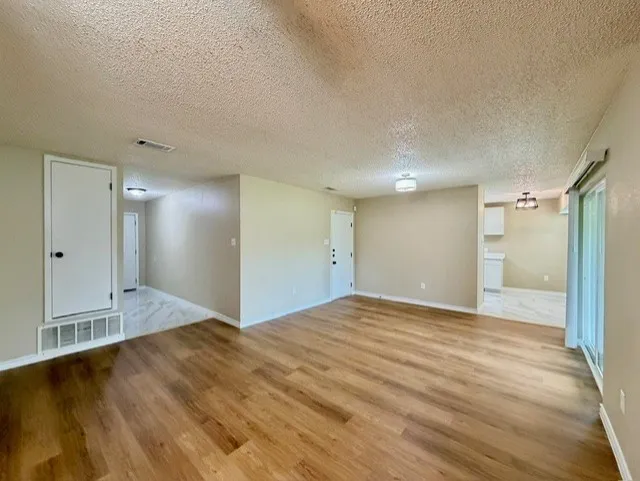 Single Family Residence For Sale in Bell County , 5905 Dan Drive, Killeen, Texas 76543, 4 Bedroom, 2 Bathroom, 2 Garage spaces, 1,752 Sqft, built in 1987, mls#21296958, Real Estate Agent in Killeen, Homes For Sale in Bell county, Homes For Sale in Killeen, Realtor in Killeen Texas, Real Estate Brokerage Independent Realty Texas, Luminita Cordes Realtor