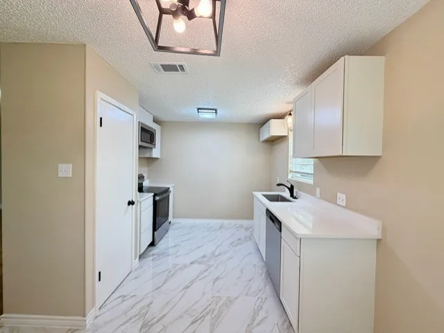 Single Family Residence For Sale in Bell County , 5905 Dan Drive, Killeen, Texas 76543, 4 Bedroom, 2 Bathroom, 2 Garage spaces, 1,752 Sqft, built in 1987, mls#21296958, Real Estate Agent in Killeen, Homes For Sale in Bell county, Homes For Sale in Killeen, Realtor in Killeen Texas, Real Estate Brokerage Independent Realty Texas, Luminita Cordes Realtor