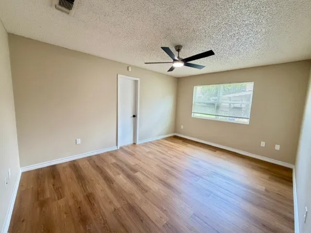 Single Family Residence For Sale in Bell County , 5905 Dan Drive, Killeen, Texas 76543, 4 Bedroom, 2 Bathroom, 2 Garage spaces, 1,752 Sqft, built in 1987, mls#21296958, Real Estate Agent in Killeen, Homes For Sale in Bell county, Homes For Sale in Killeen, Realtor in Killeen Texas, Real Estate Brokerage Independent Realty Texas, Luminita Cordes Realtor