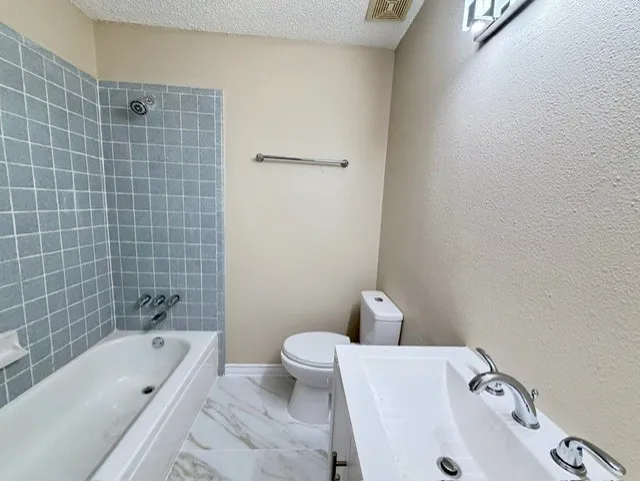 Single Family Residence For Sale in Bell County , 5905 Dan Drive, Killeen, Texas 76543, 4 Bedroom, 2 Bathroom, 2 Garage spaces, 1,752 Sqft, built in 1987, mls#21296958, Real Estate Agent in Killeen, Homes For Sale in Bell county, Homes For Sale in Killeen, Realtor in Killeen Texas, Real Estate Brokerage Independent Realty Texas, Luminita Cordes Realtor