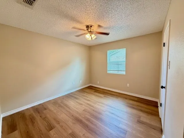 Single Family Residence For Sale in Bell County , 5905 Dan Drive, Killeen, Texas 76543, 4 Bedroom, 2 Bathroom, 2 Garage spaces, 1,752 Sqft, built in 1987, mls#21296958, Real Estate Agent in Killeen, Homes For Sale in Bell county, Homes For Sale in Killeen, Realtor in Killeen Texas, Real Estate Brokerage Independent Realty Texas, Luminita Cordes Realtor