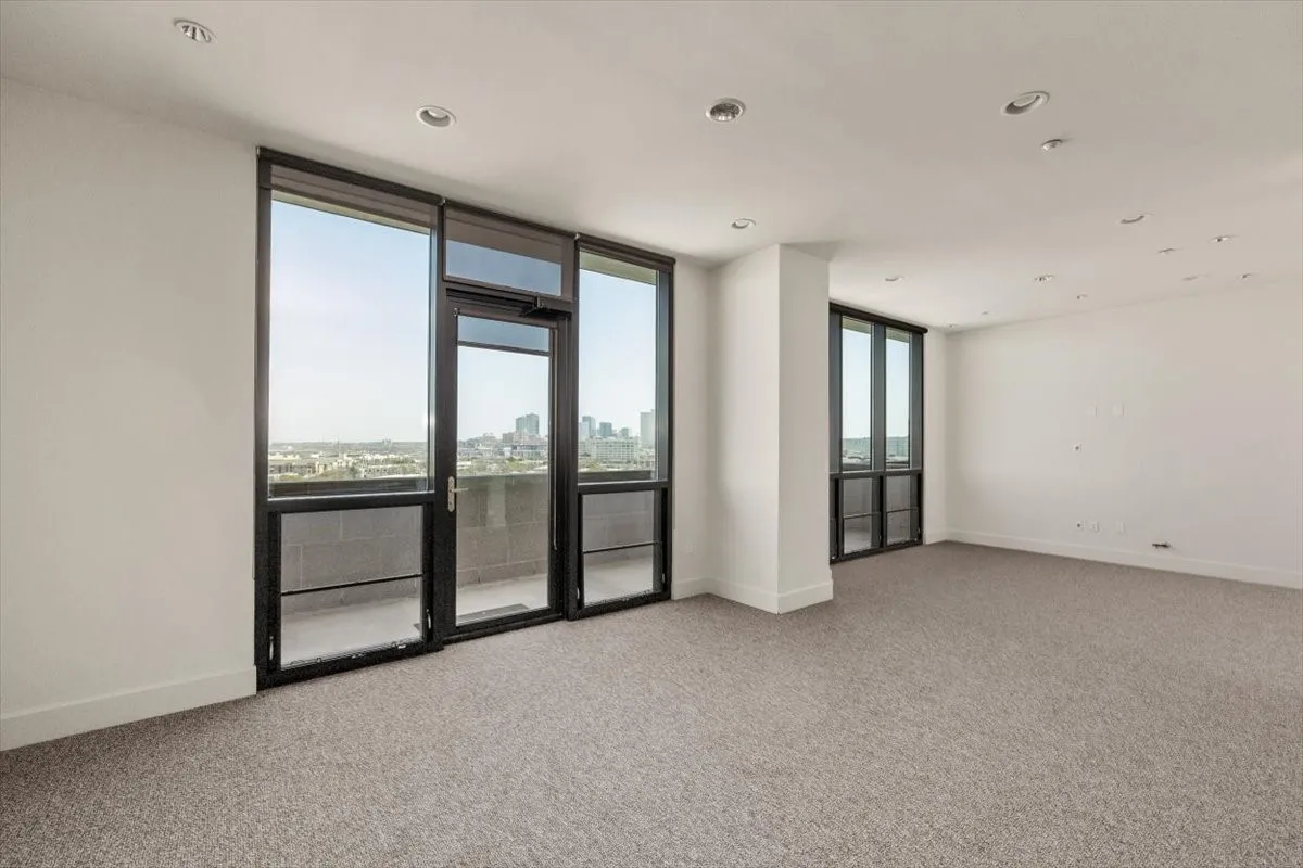 Condominium For Sale in Tarrant County , 3100 W 7th Street 719, Fort Worth, Texas 76107, 2 Bedroom, 2 Bathroom, 2 Garage spaces, 1,365 Sqft, built in 2008, mls#21297489, Real Estate Agent in Fort Worth, Homes For Sale in Tarrant county, Homes For Sale in Fort Worth, Realtor in Fort Worth Texas, Real Estate Brokerage Independent Realty Texas, Luminita Cordes Realtor