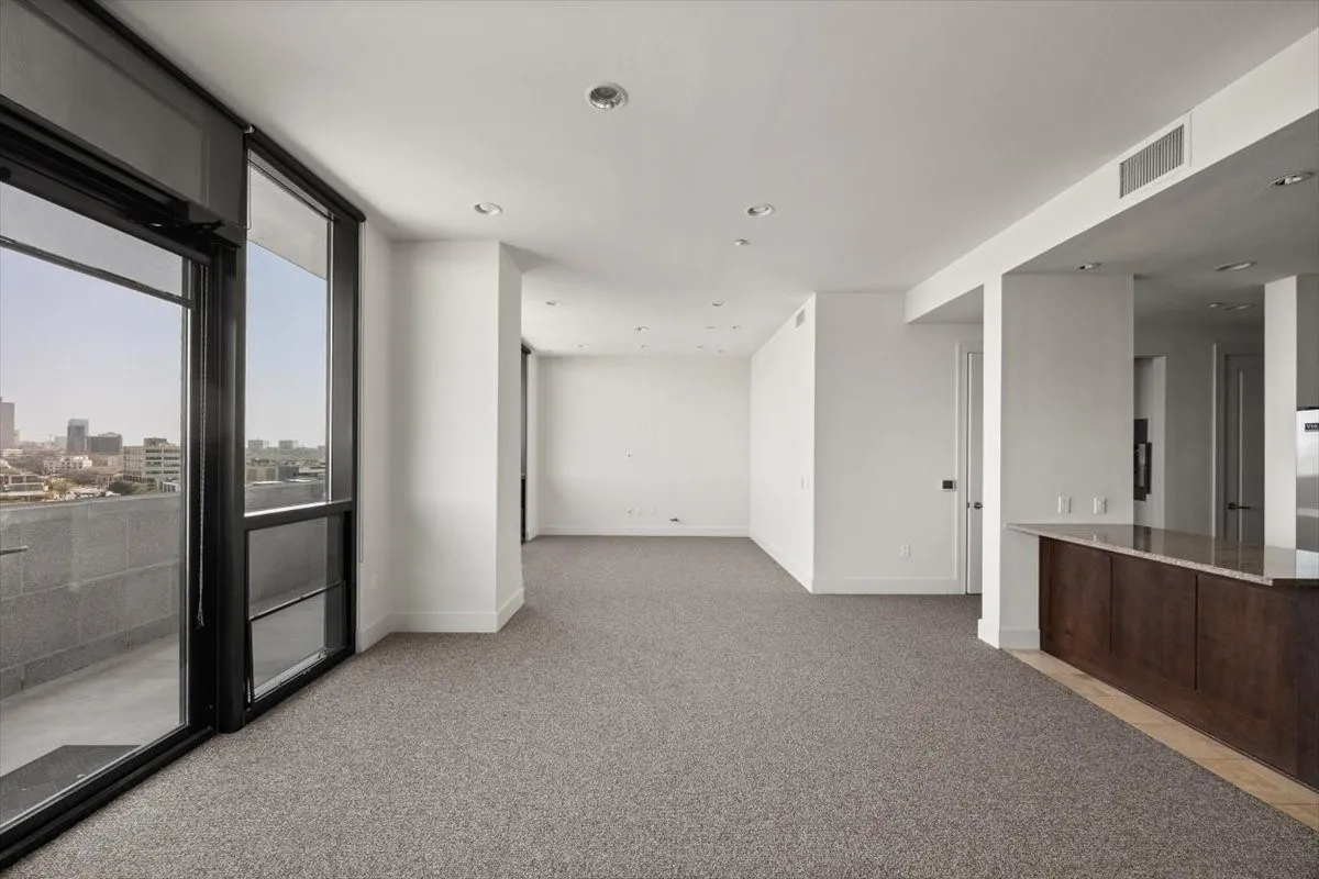 Condominium For Sale in Tarrant County , 3100 W 7th Street 719, Fort Worth, Texas 76107, 2 Bedroom, 2 Bathroom, 2 Garage spaces, 1,365 Sqft, built in 2008, mls#21297489, Real Estate Agent in Fort Worth, Homes For Sale in Tarrant county, Homes For Sale in Fort Worth, Realtor in Fort Worth Texas, Real Estate Brokerage Independent Realty Texas, Luminita Cordes Realtor