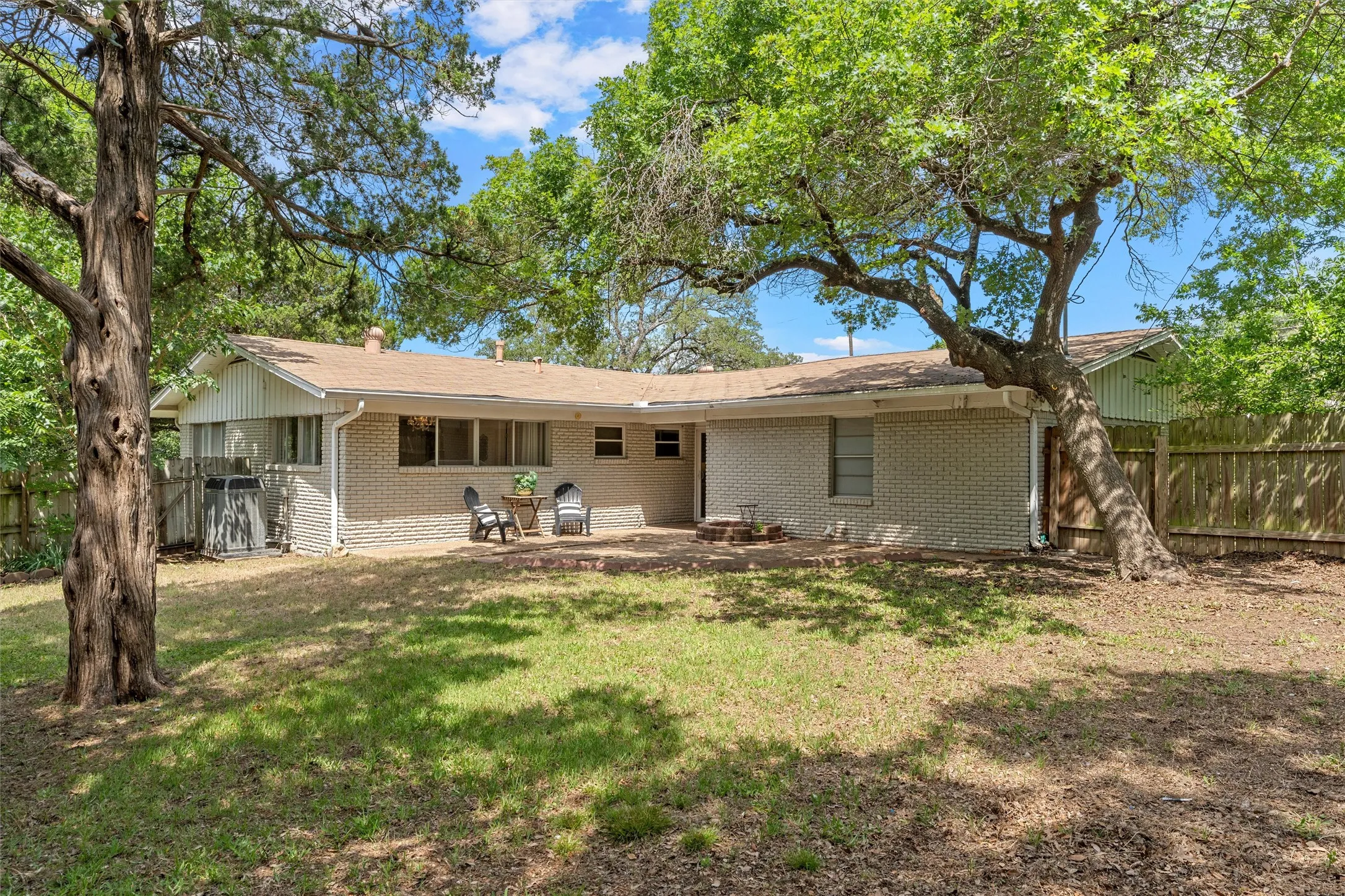 Single Family Residence For Sale in Mc Lennan County , 357 Sharron Drive, Woodway, Texas 76712, 4 Bedroom, 3 Bathroom, Garage spaces, 2,128 Sqft, built in 1960, mls#21297768, Real Estate Agent in Woodway, Homes For Sale in Mc Lennan county, Homes For Sale in Woodway, Realtor in Woodway Texas, Real Estate Brokerage Independent Realty Texas, Luminita Cordes Realtor