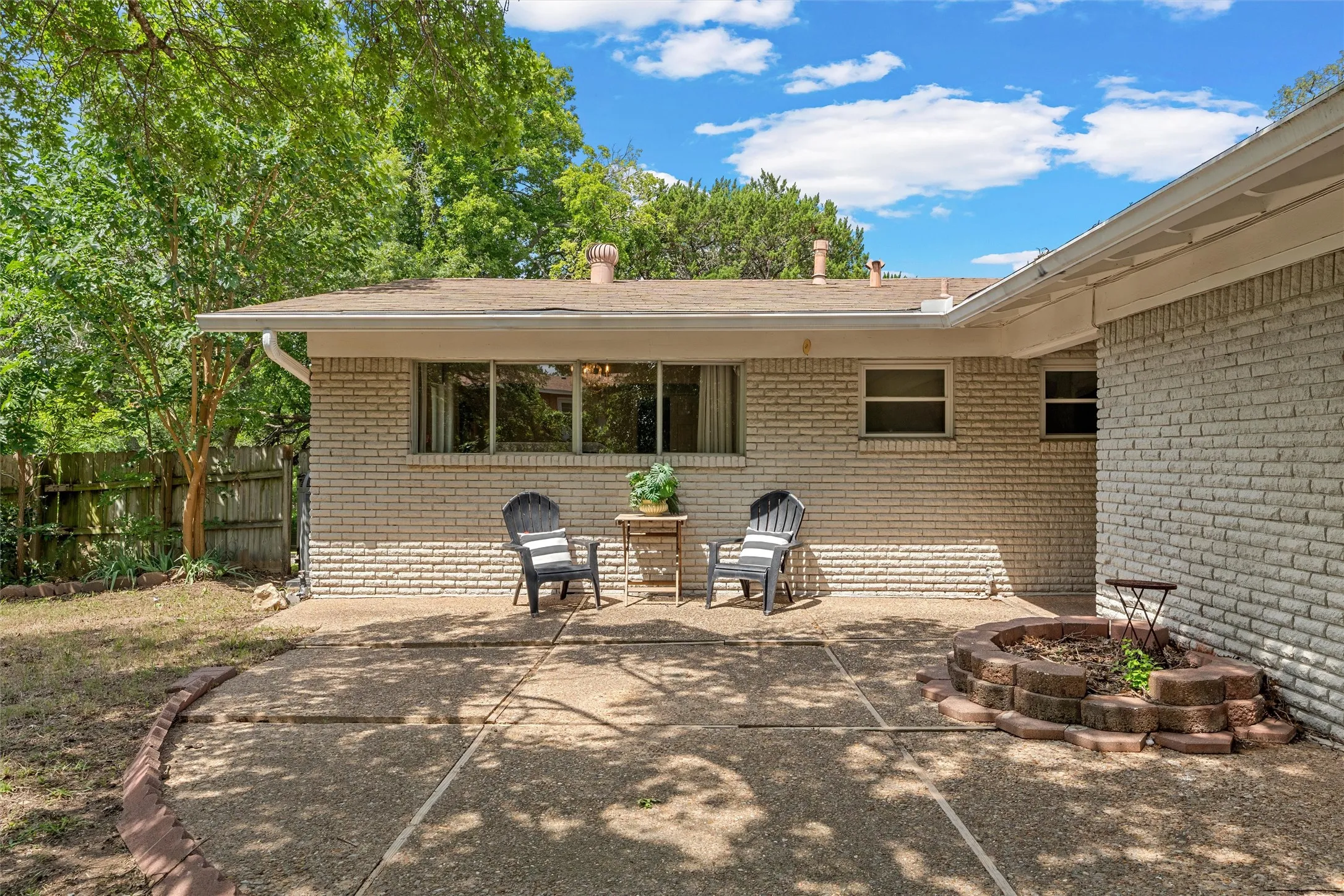 Single Family Residence For Sale in Mc Lennan County , 357 Sharron Drive, Woodway, Texas 76712, 4 Bedroom, 3 Bathroom, Garage spaces, 2,128 Sqft, built in 1960, mls#21297768, Real Estate Agent in Woodway, Homes For Sale in Mc Lennan county, Homes For Sale in Woodway, Realtor in Woodway Texas, Real Estate Brokerage Independent Realty Texas, Luminita Cordes Realtor