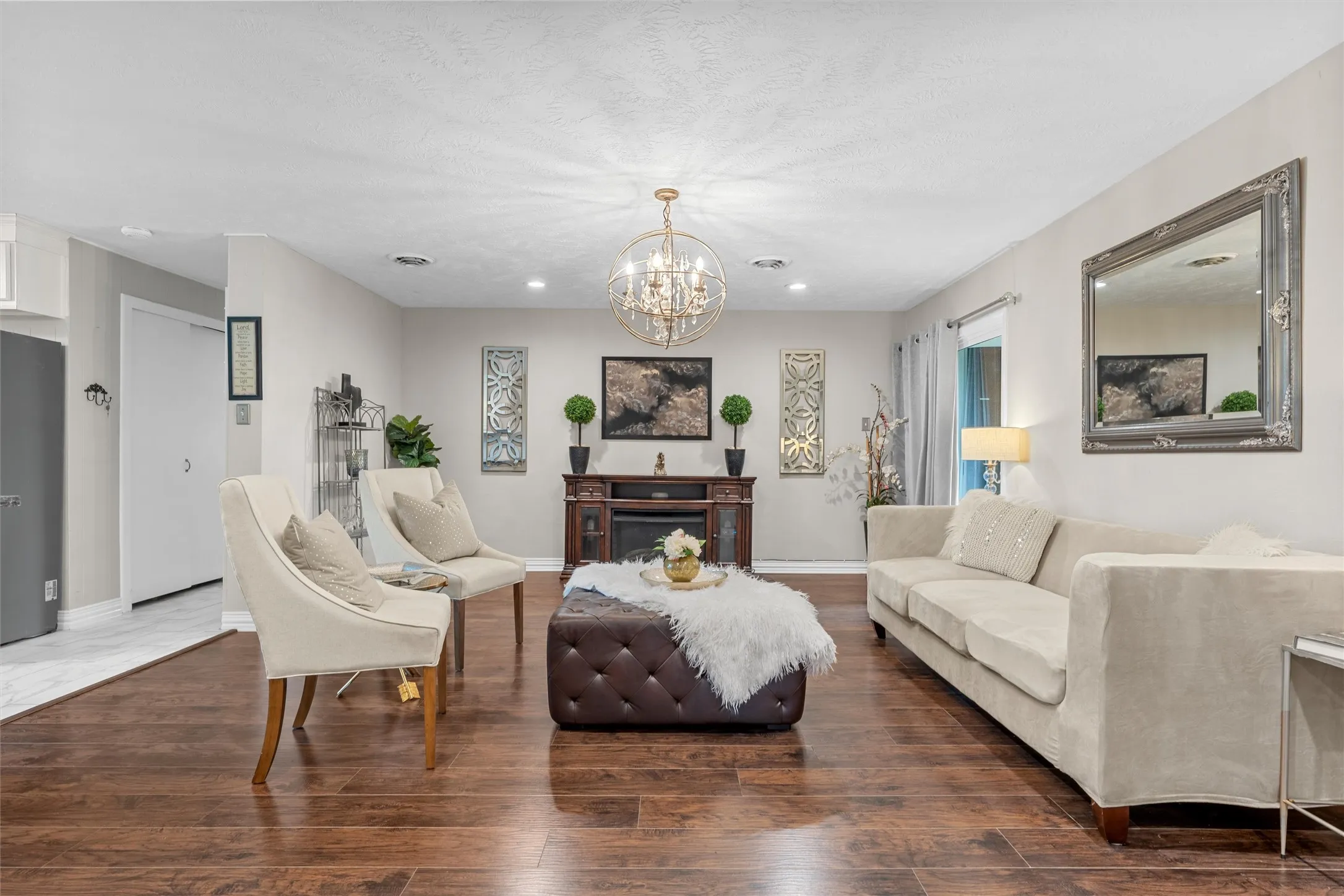 Single Family Residence For Sale in Mc Lennan County , 357 Sharron Drive, Woodway, Texas 76712, 4 Bedroom, 3 Bathroom, Garage spaces, 2,128 Sqft, built in 1960, mls#21297768, Real Estate Agent in Woodway, Homes For Sale in Mc Lennan county, Homes For Sale in Woodway, Realtor in Woodway Texas, Real Estate Brokerage Independent Realty Texas, Luminita Cordes Realtor