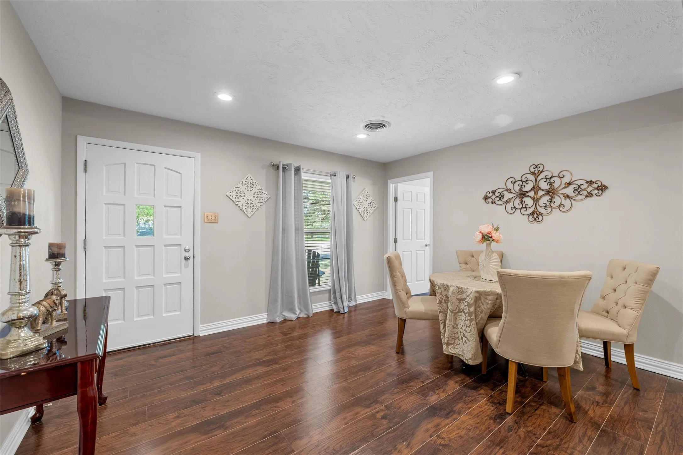 Single Family Residence For Sale in Mc Lennan County , 357 Sharron Drive, Woodway, Texas 76712, 4 Bedroom, 3 Bathroom, Garage spaces, 2,128 Sqft, built in 1960, mls#21297768, Real Estate Agent in Woodway, Homes For Sale in Mc Lennan county, Homes For Sale in Woodway, Realtor in Woodway Texas, Real Estate Brokerage Independent Realty Texas, Luminita Cordes Realtor