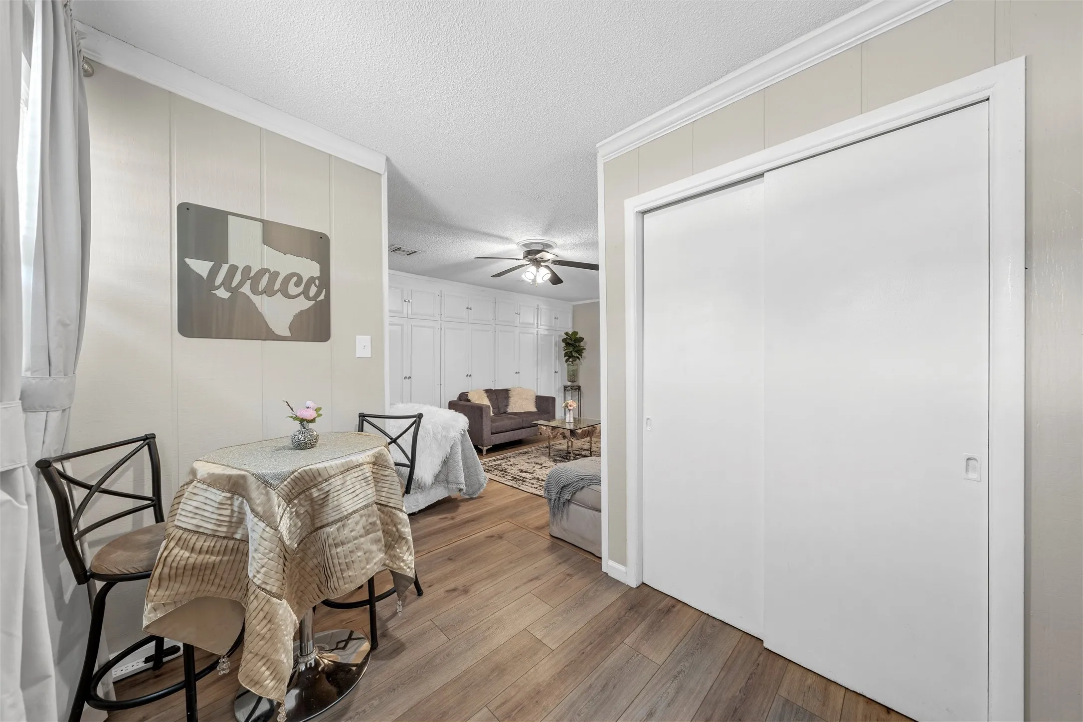 Entry to "apartment"