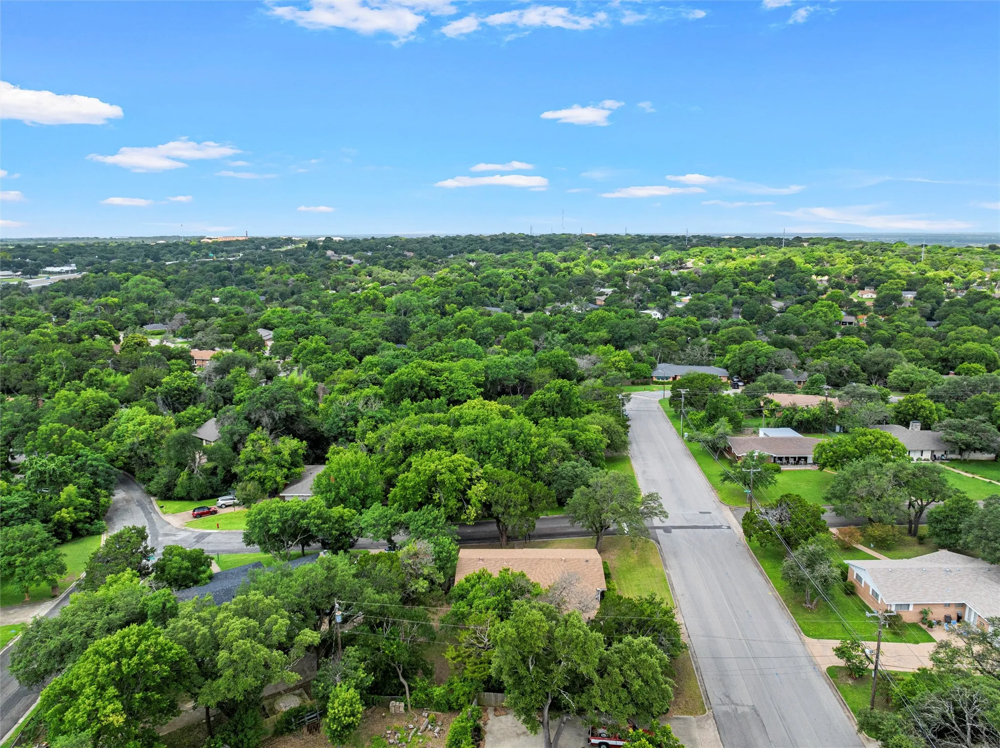 Single Family Residence For Sale in Mc Lennan County , 357 Sharron Drive, Woodway, Texas 76712, 4 Bedroom, 3 Bathroom, Garage spaces, 2,128 Sqft, built in 1960, mls#21297768, Real Estate Agent in Woodway, Homes For Sale in Mc Lennan county, Homes For Sale in Woodway, Realtor in Woodway Texas, Real Estate Brokerage Independent Realty Texas, Luminita Cordes Realtor