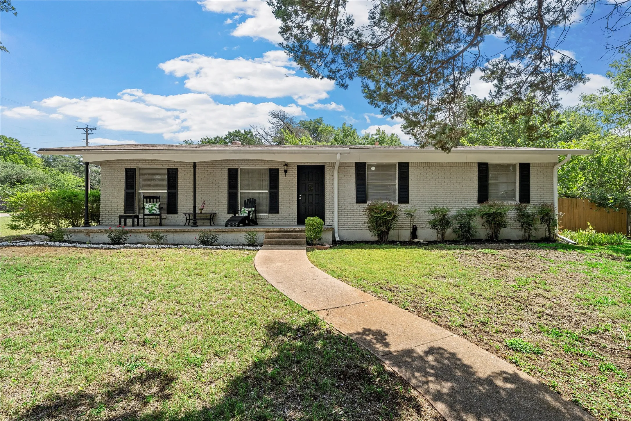 Single Family Residence For Sale in Mc Lennan County , 357 Sharron Drive, Woodway, Texas 76712, 4 Bedroom, 3 Bathroom, Garage spaces, 2,128 Sqft, built in 1960, mls#21297768, Real Estate Agent in Woodway, Homes For Sale in Mc Lennan county, Homes For Sale in Woodway, Realtor in Woodway Texas, Real Estate Brokerage Independent Realty Texas, Luminita Cordes Realtor