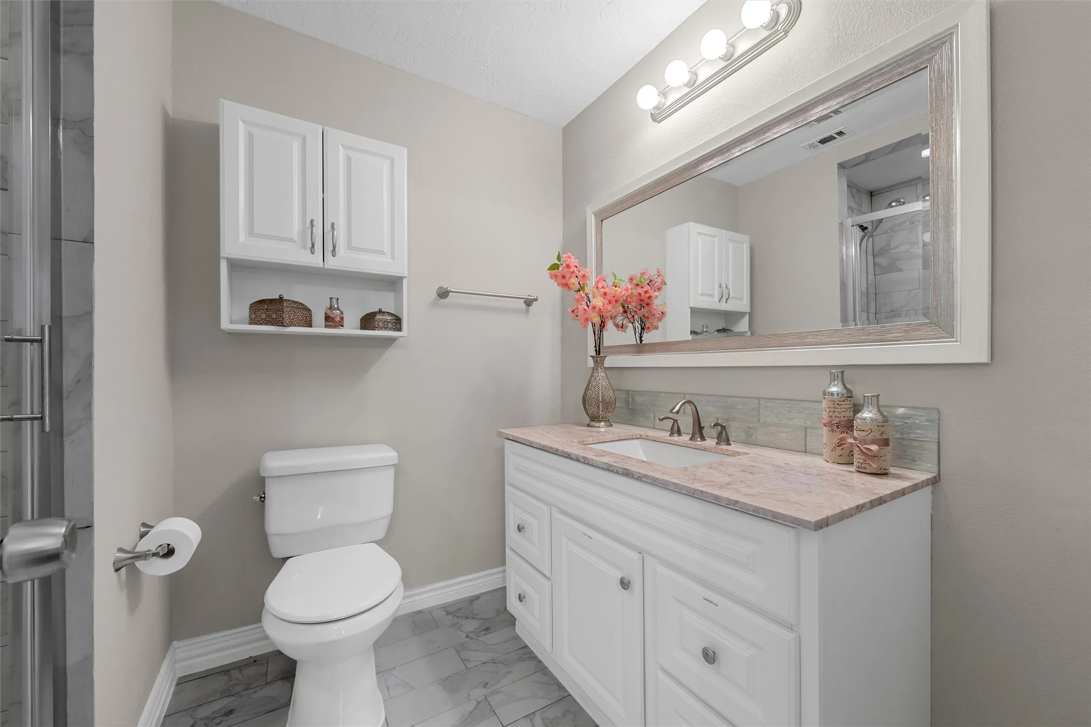 Single Family Residence For Sale in Mc Lennan County , 357 Sharron Drive, Woodway, Texas 76712, 4 Bedroom, 3 Bathroom, Garage spaces, 2,128 Sqft, built in 1960, mls#21297768, Real Estate Agent in Woodway, Homes For Sale in Mc Lennan county, Homes For Sale in Woodway, Realtor in Woodway Texas, Real Estate Brokerage Independent Realty Texas, Luminita Cordes Realtor