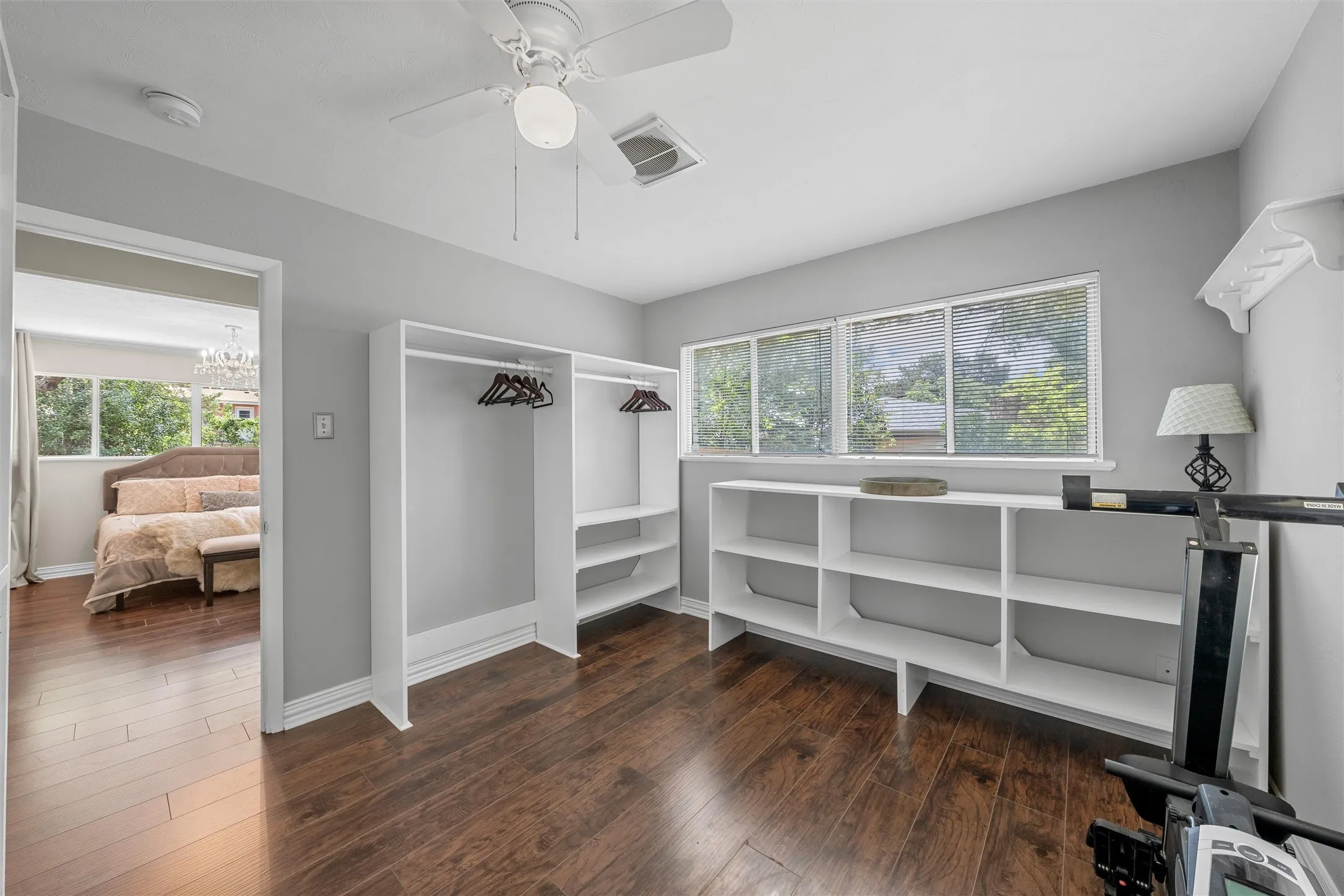 Single Family Residence For Sale in Mc Lennan County , 357 Sharron Drive, Woodway, Texas 76712, 4 Bedroom, 3 Bathroom, Garage spaces, 2,128 Sqft, built in 1960, mls#21297768, Real Estate Agent in Woodway, Homes For Sale in Mc Lennan county, Homes For Sale in Woodway, Realtor in Woodway Texas, Real Estate Brokerage Independent Realty Texas, Luminita Cordes Realtor